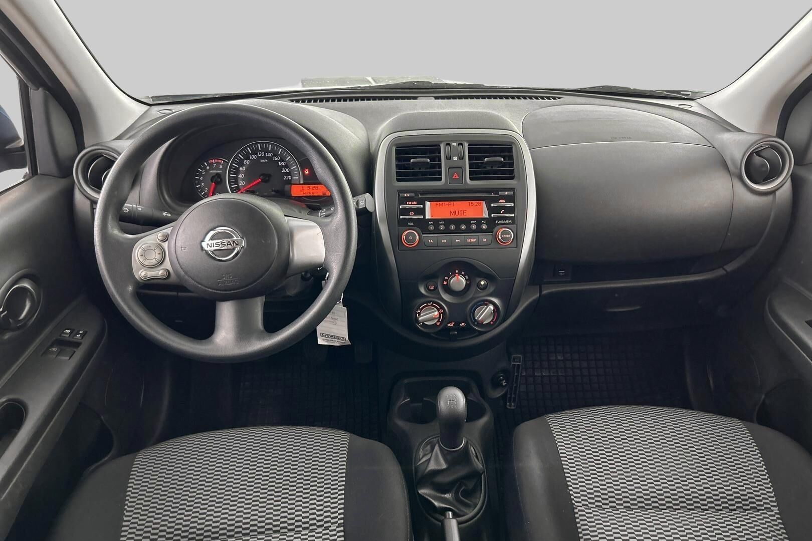 Nissan Micra iso kuva 12