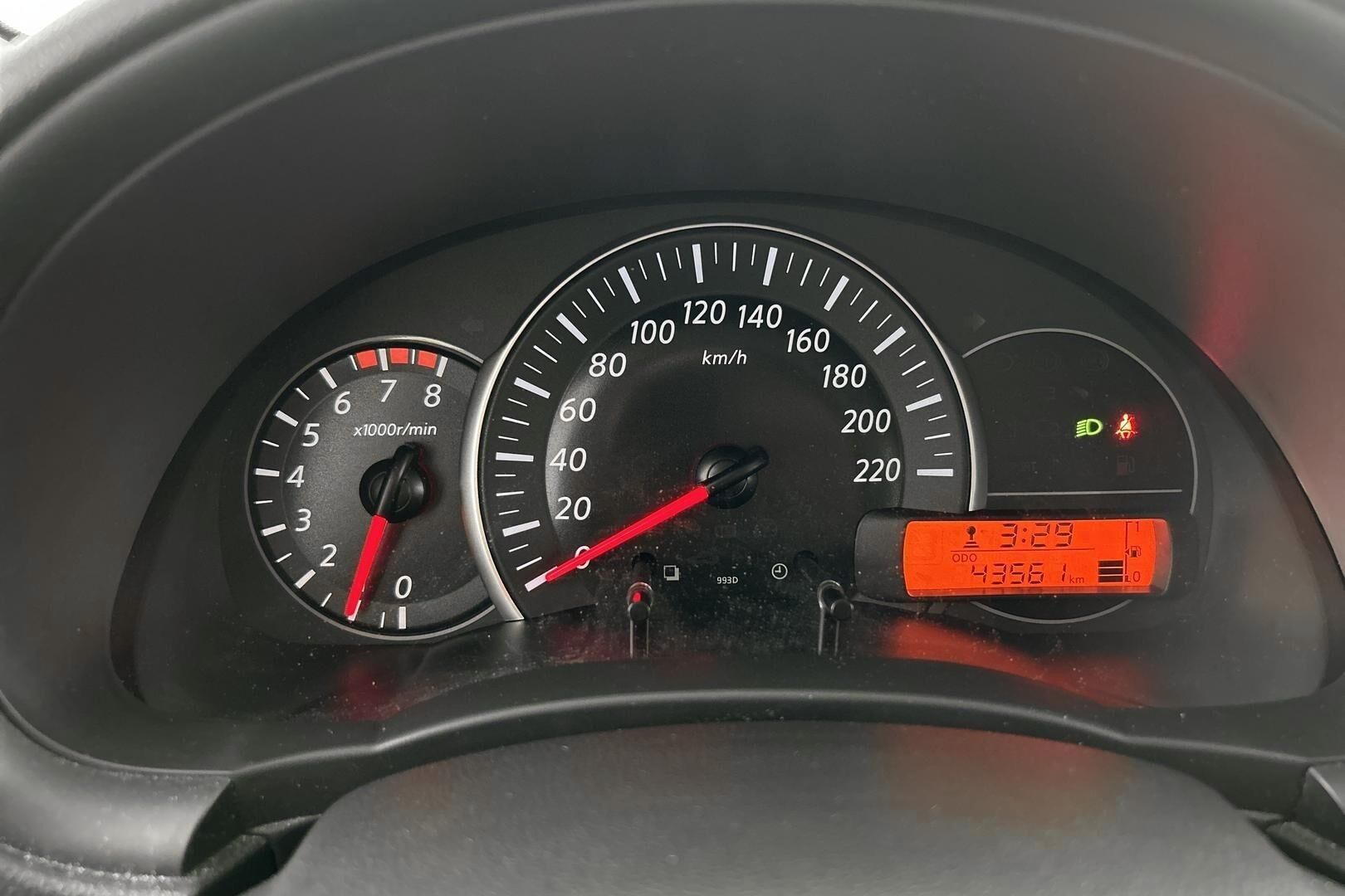 Nissan Micra iso kuva 15