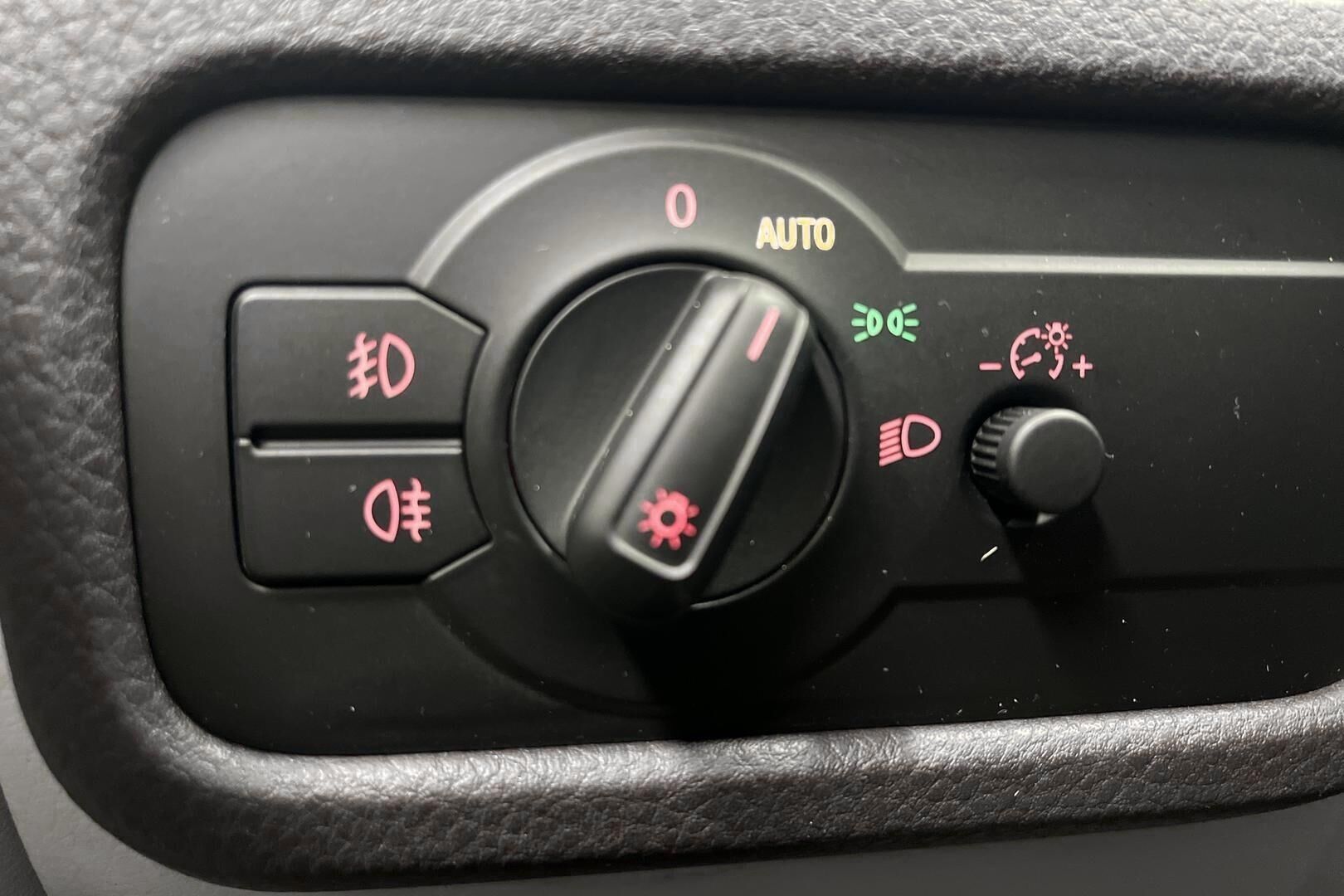 Volkswagen Touareg iso kuva 15