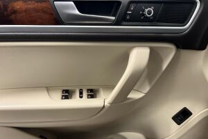 Volkswagen Touareg esikatselu 16