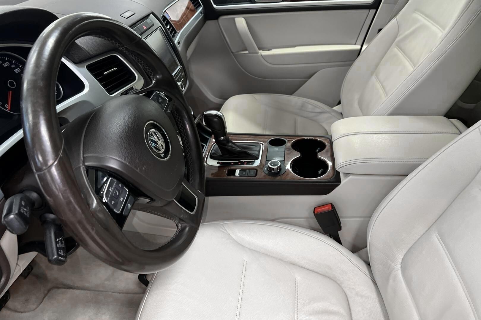 Volkswagen Touareg iso kuva 7