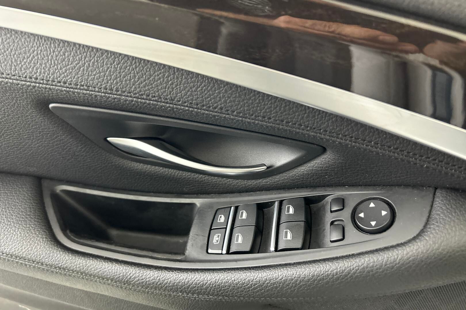 BMW 5-SARJA iso kuva 25