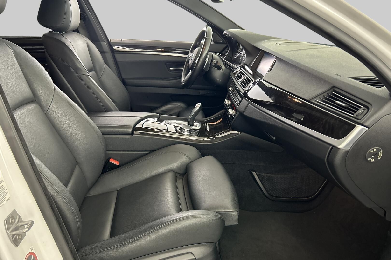 BMW 5-SARJA iso kuva 33