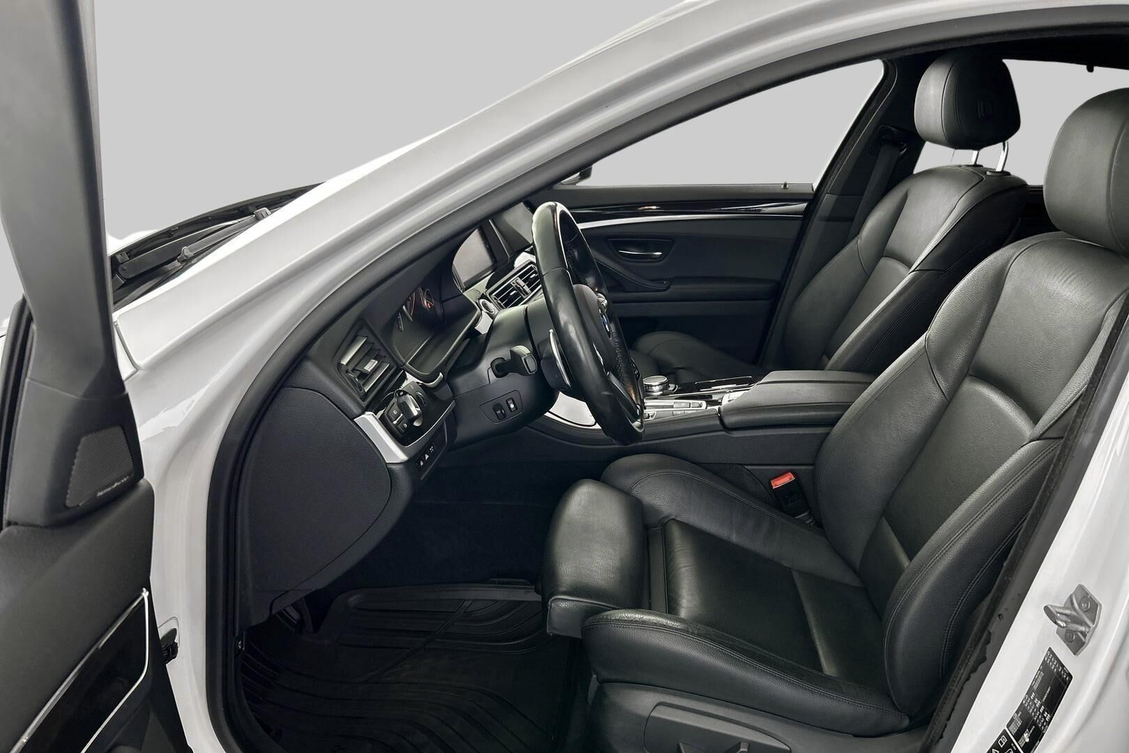 BMW 5-SARJA iso kuva 9