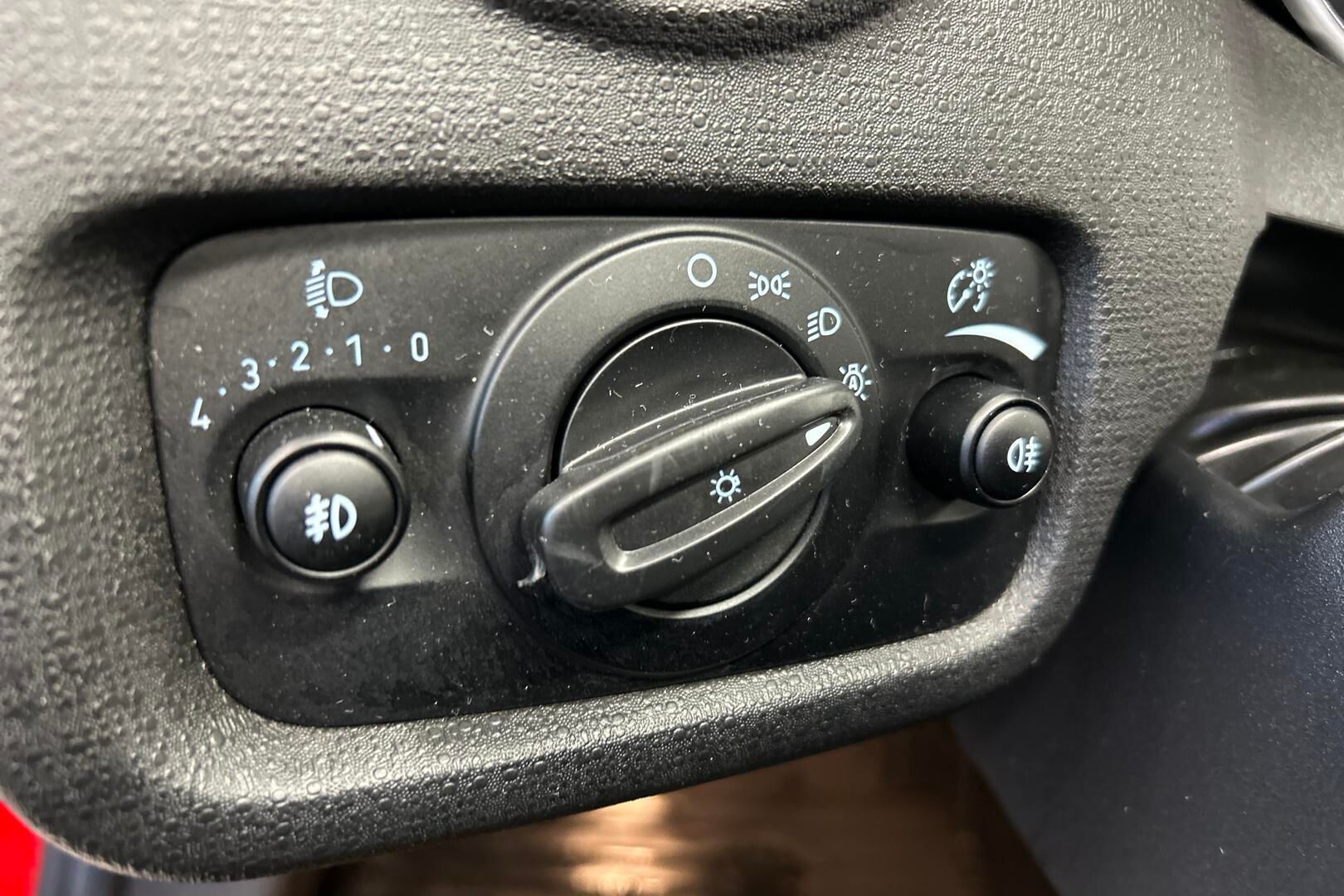 Ford Fiesta iso kuva 24