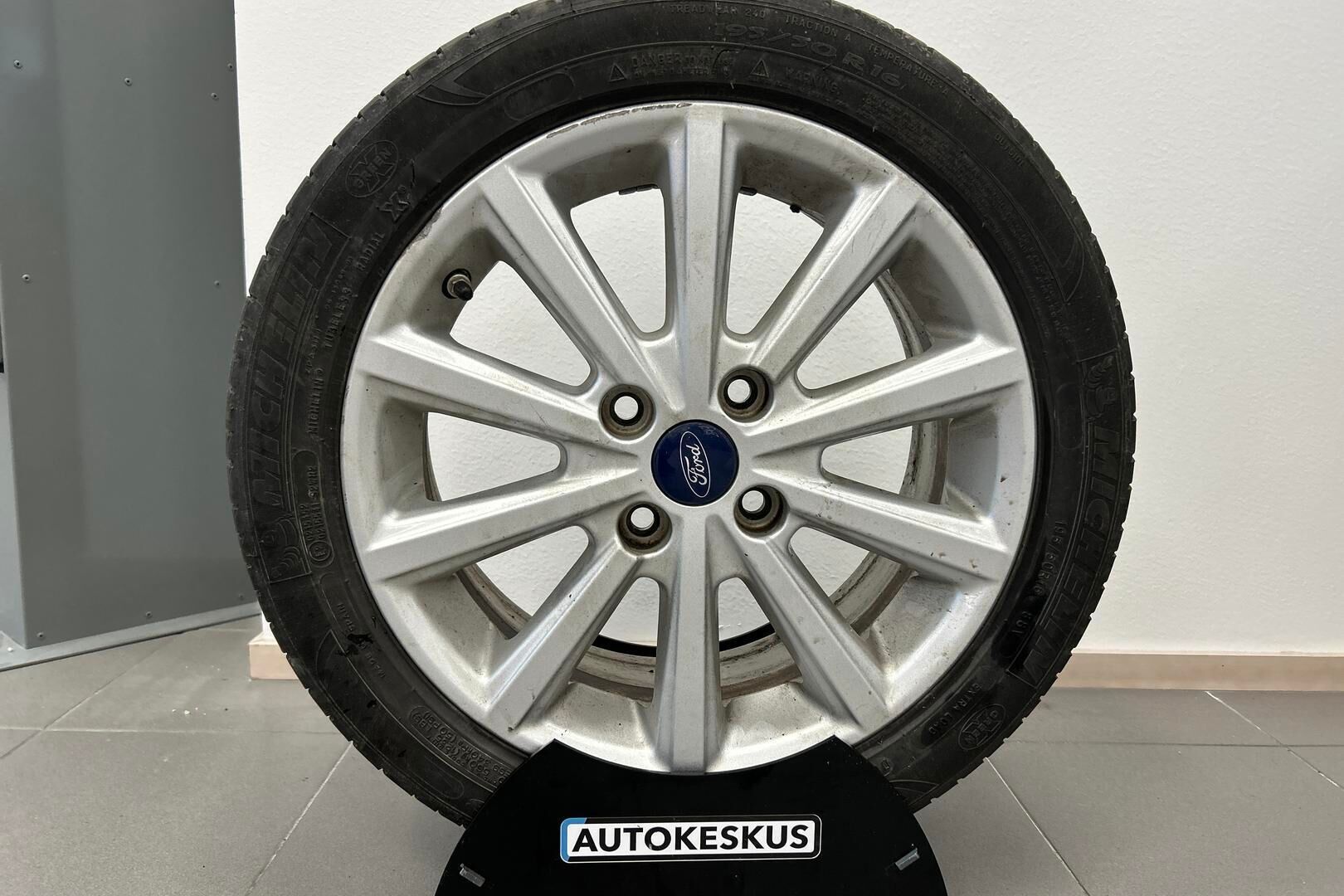 Ford Fiesta iso kuva 26