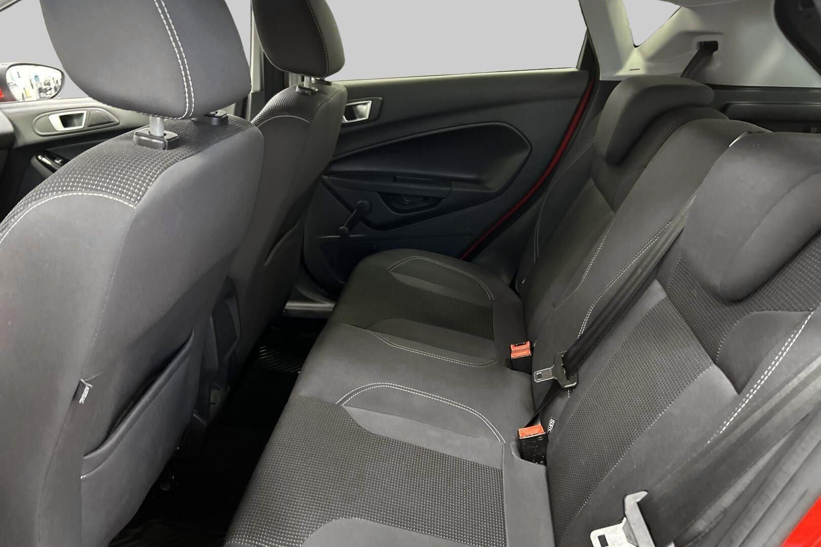 Ford Fiesta iso kuva 9