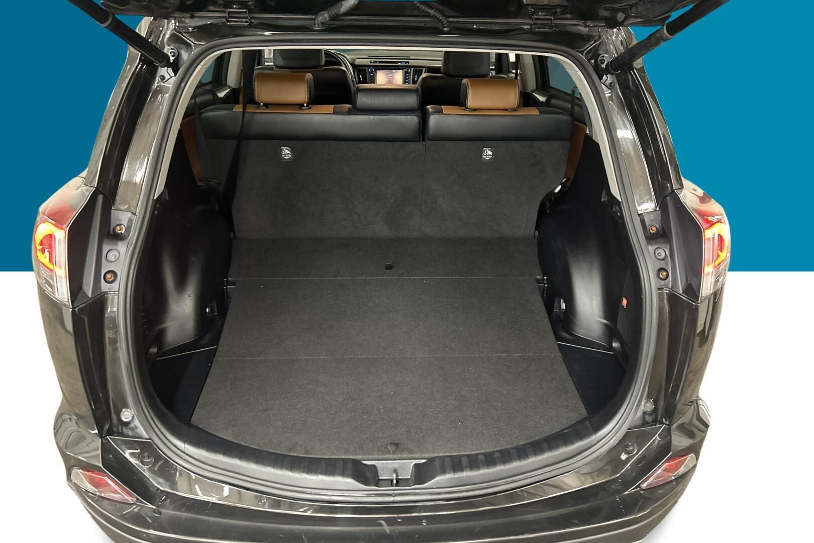 Toyota RAV4 iso kuva 12