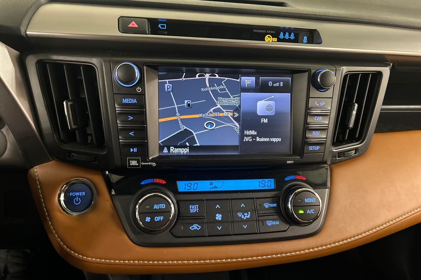 Toyota RAV4 iso kuva 17