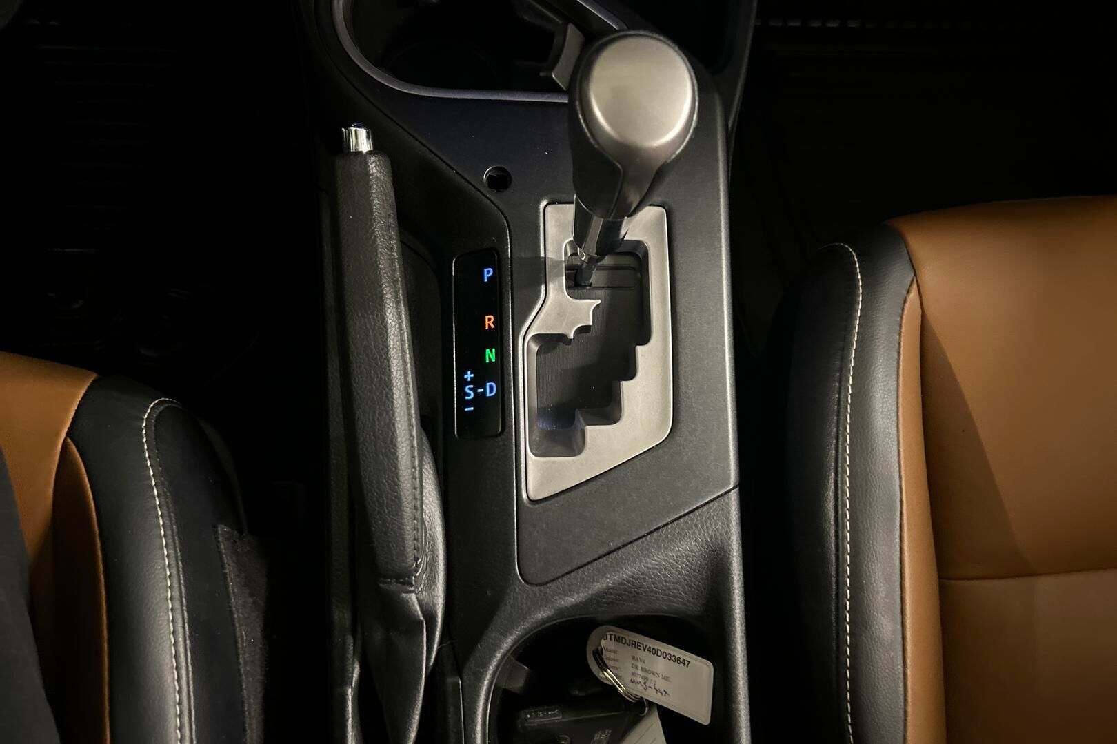 Toyota RAV4 iso kuva 20