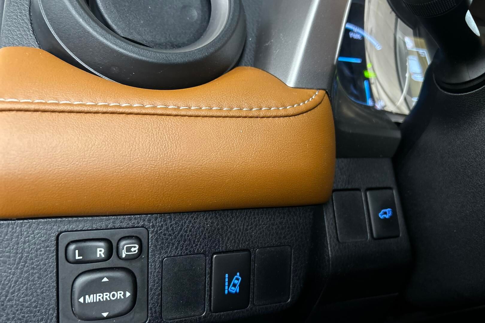 Toyota RAV4 iso kuva 21