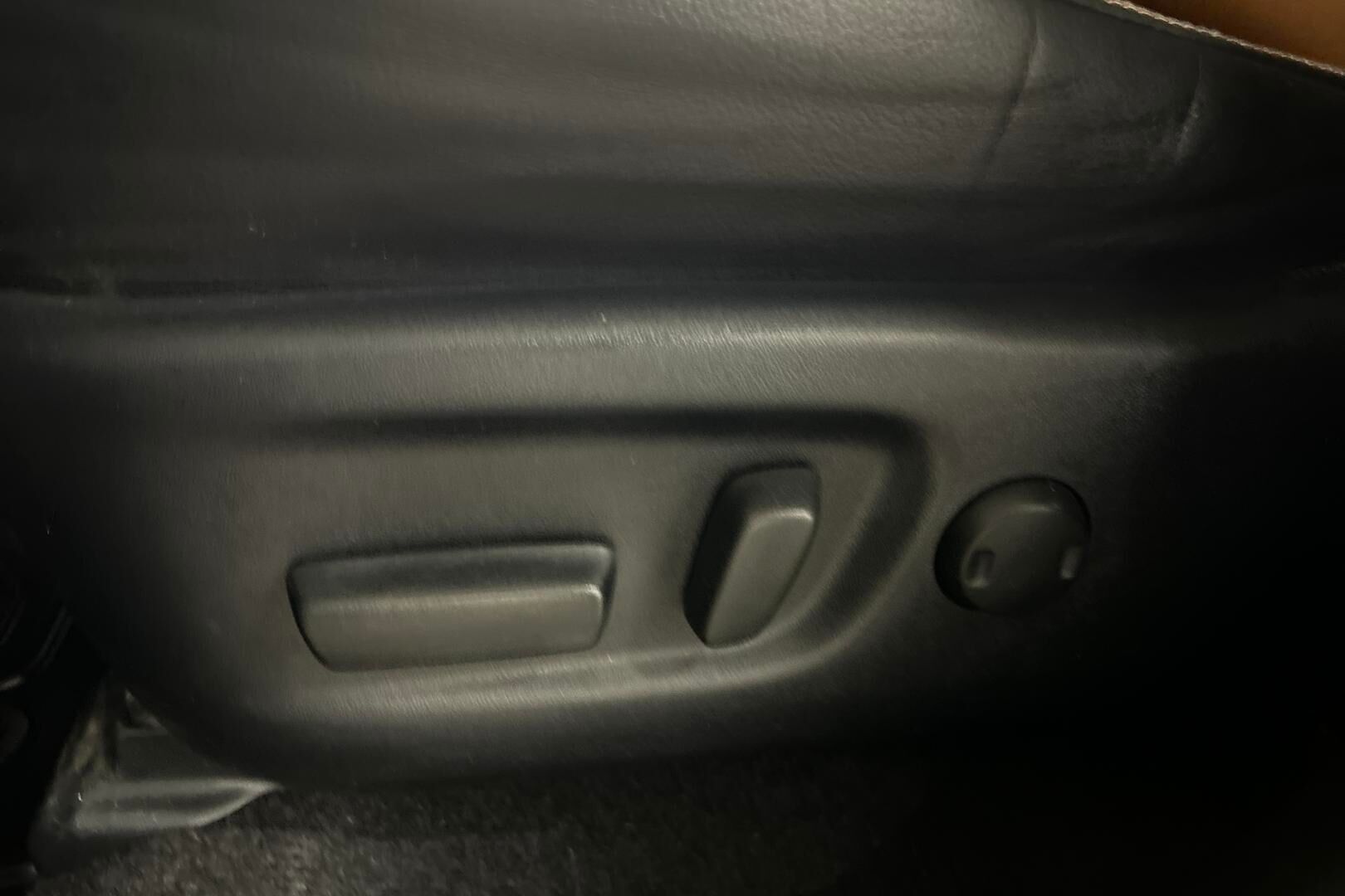 Toyota RAV4 iso kuva 23