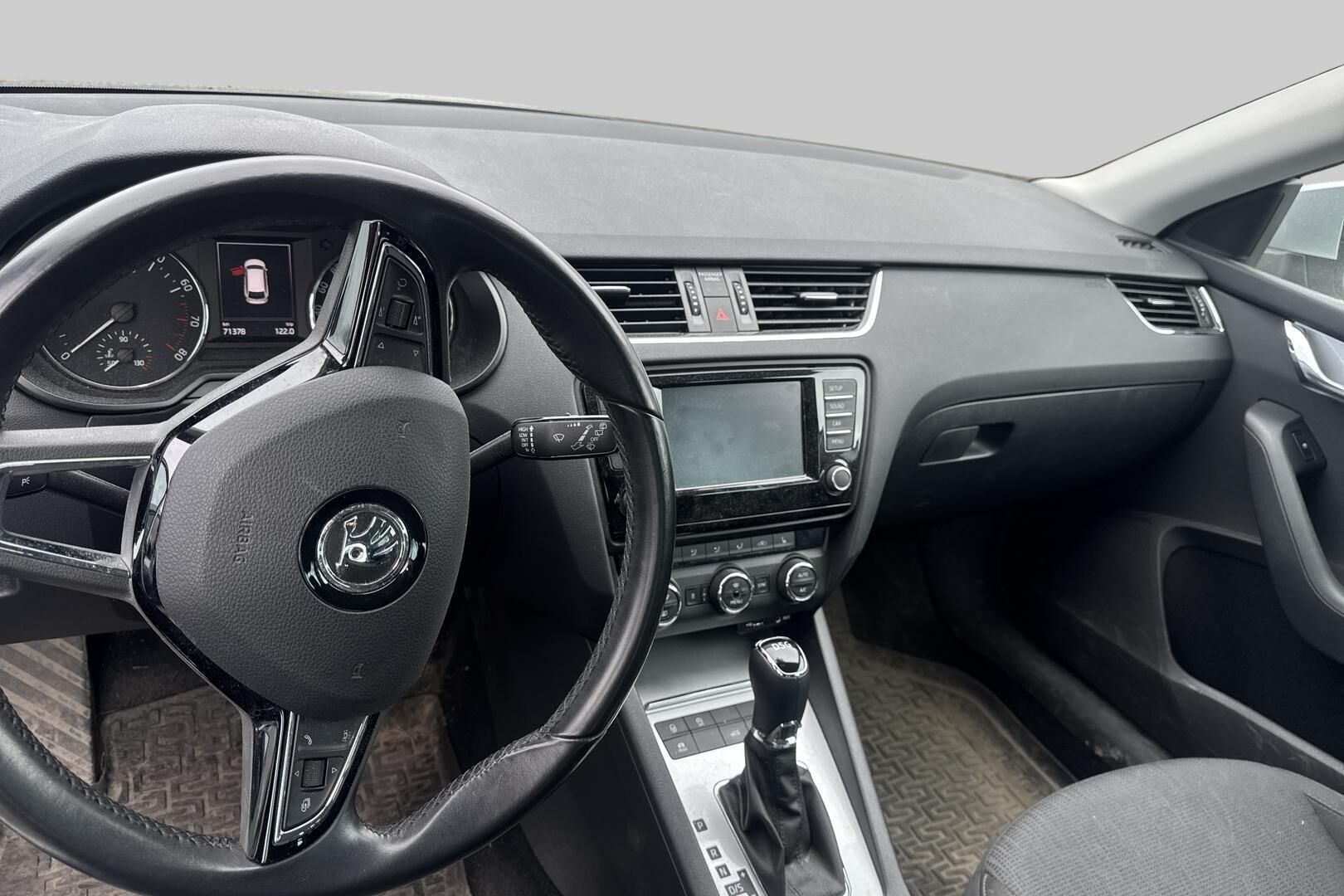 Skoda Octavia iso kuva 2