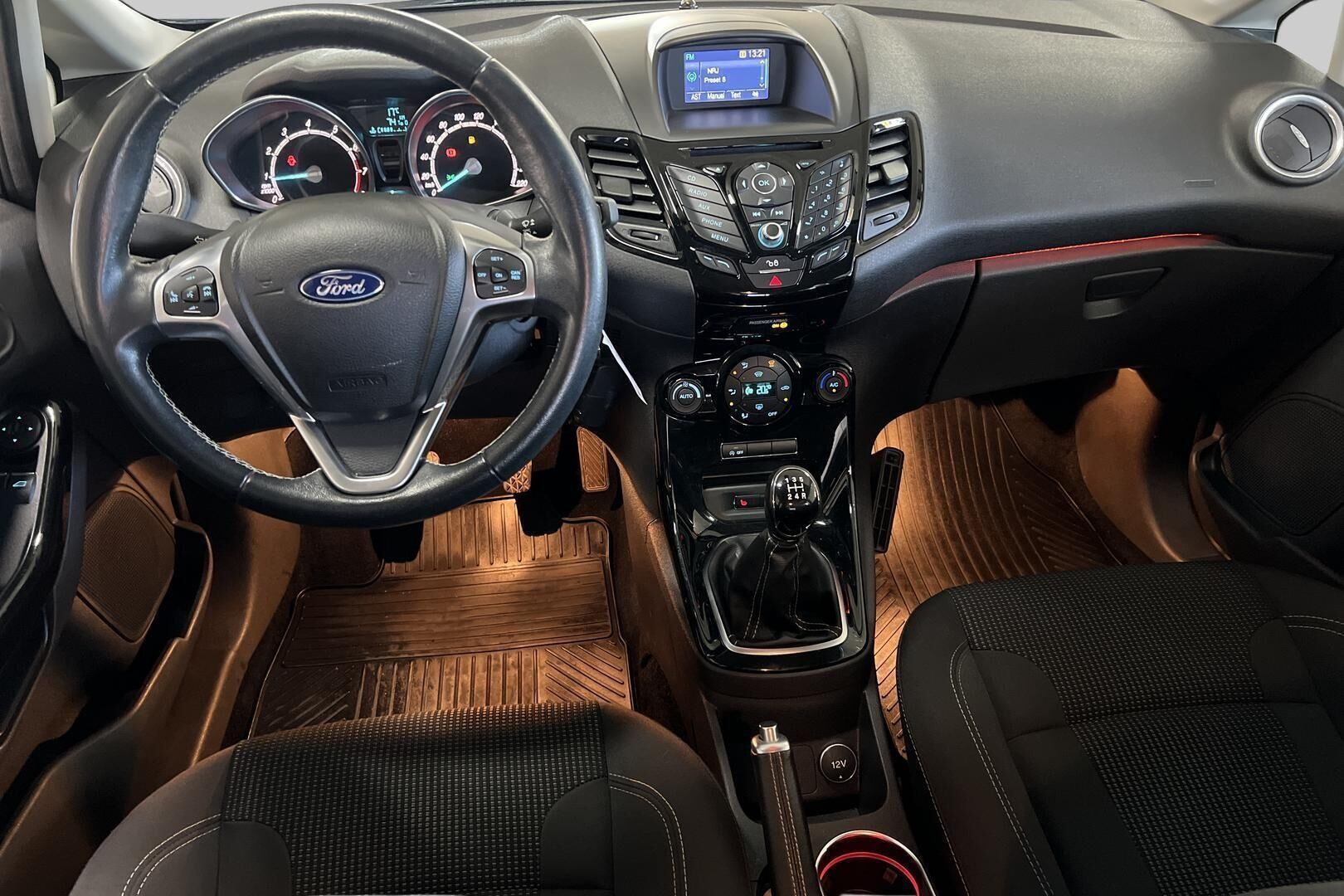 Ford Fiesta iso kuva 11