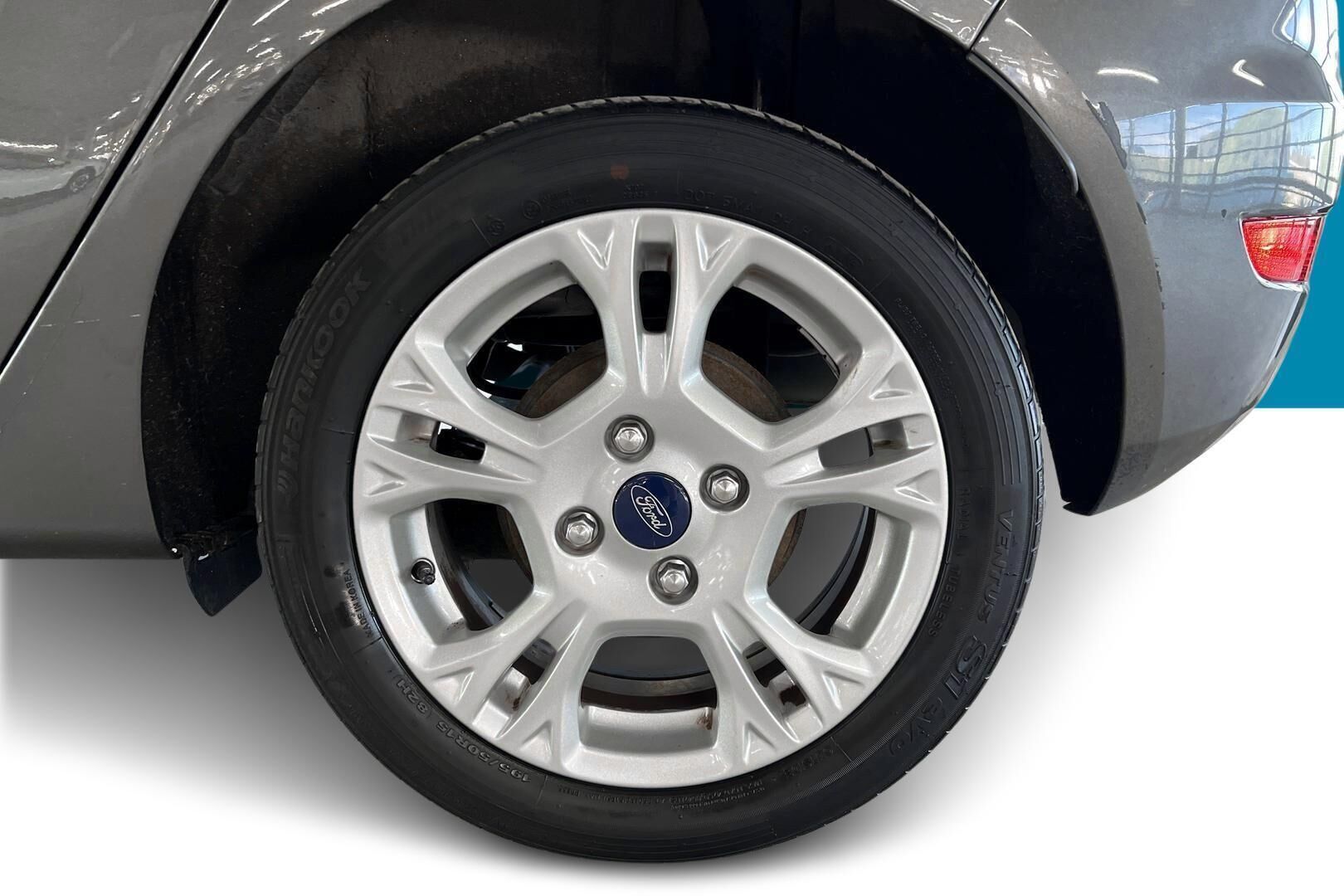 Ford Fiesta iso kuva 13