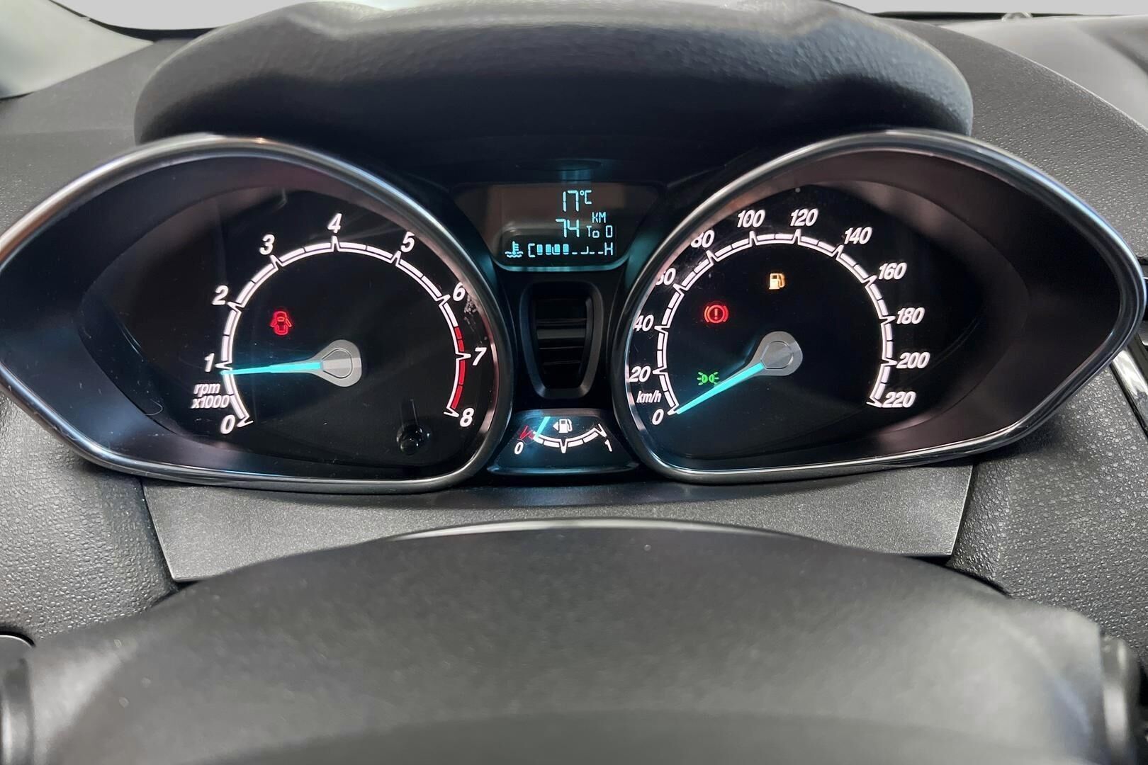 Ford Fiesta iso kuva 14