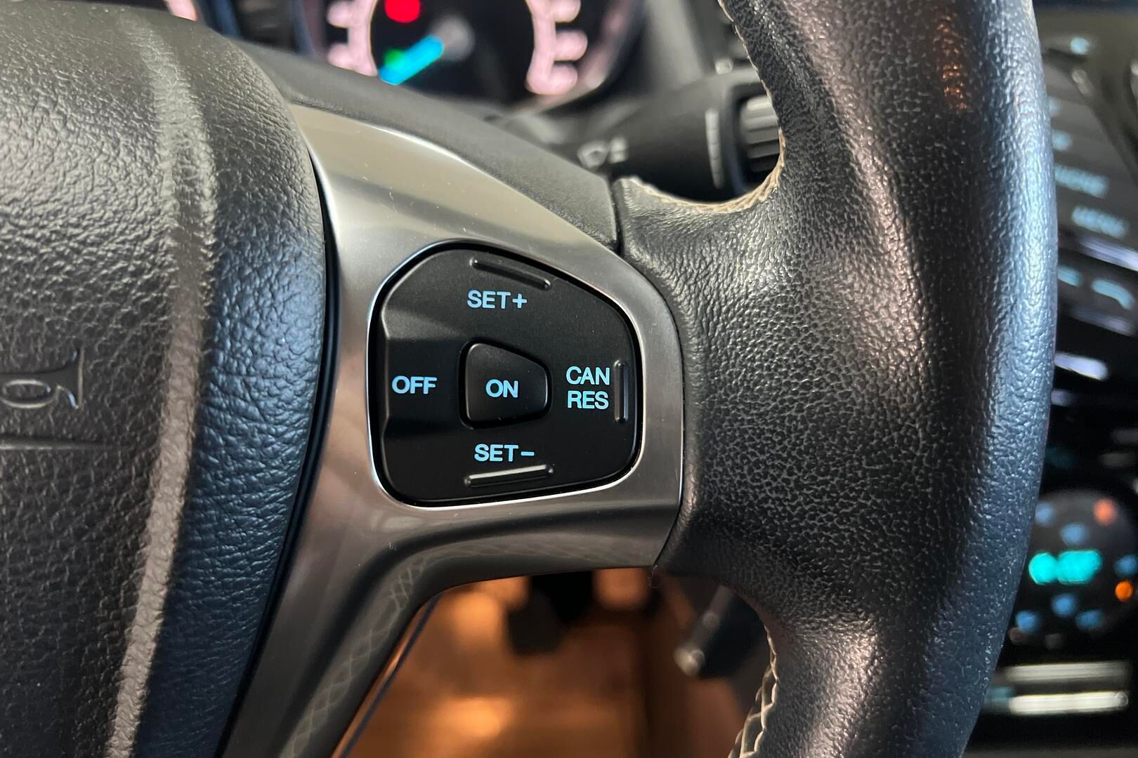 Ford Fiesta iso kuva 16