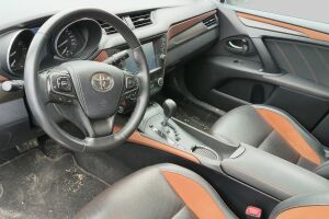 Toyota Avensis esikatselu 2