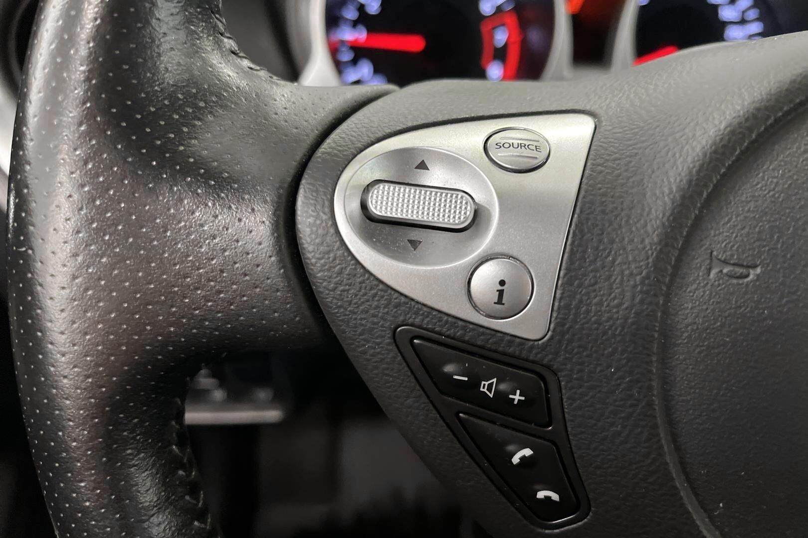 Nissan Juke iso kuva 14