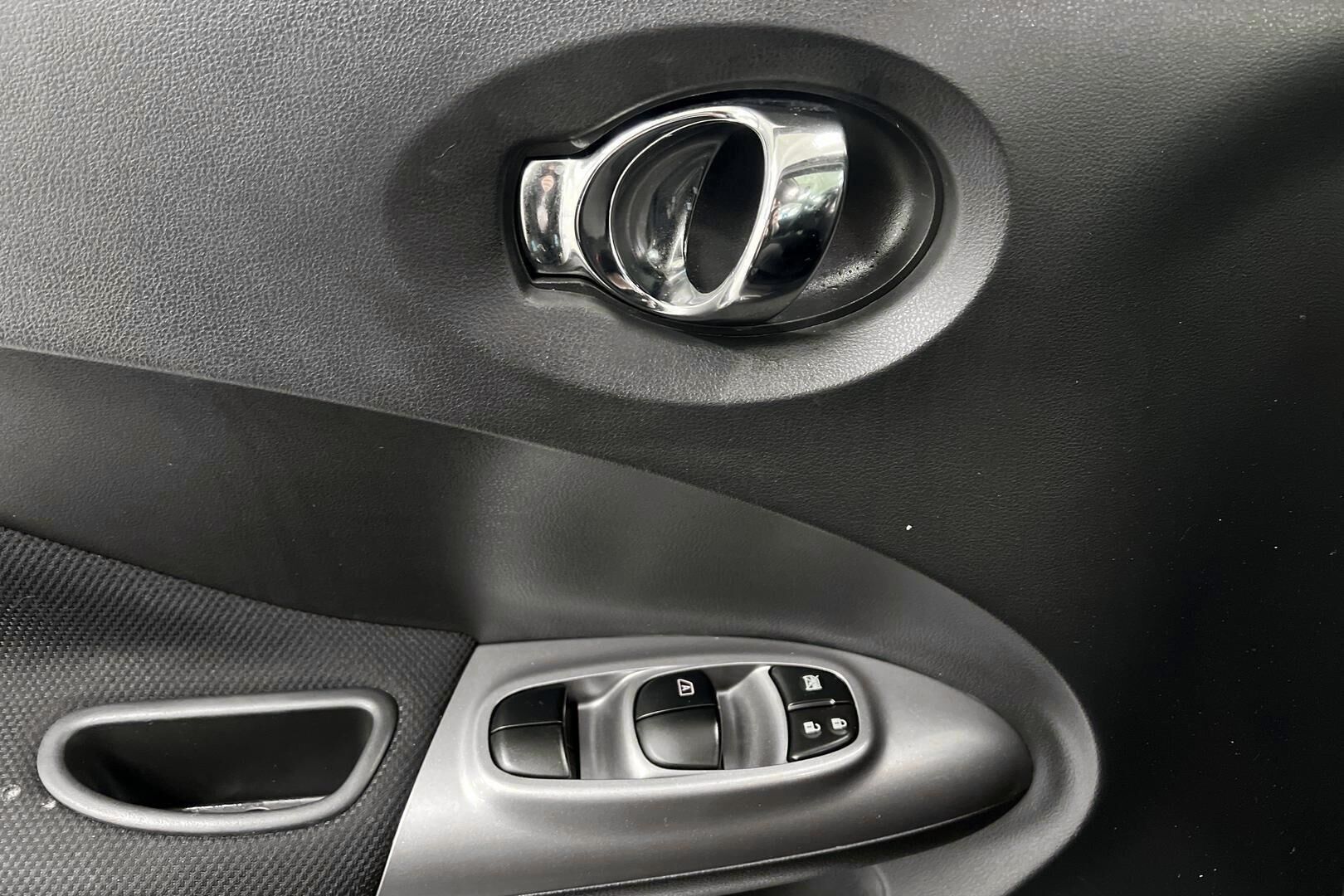 Nissan Juke iso kuva 17