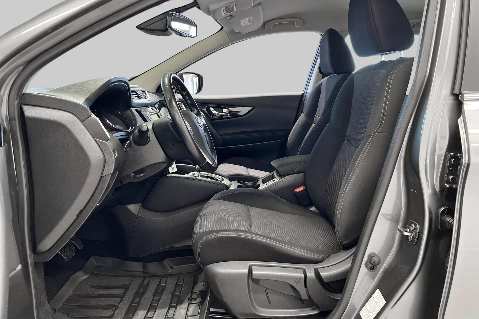 Nissan Qashqai iso kuva 8