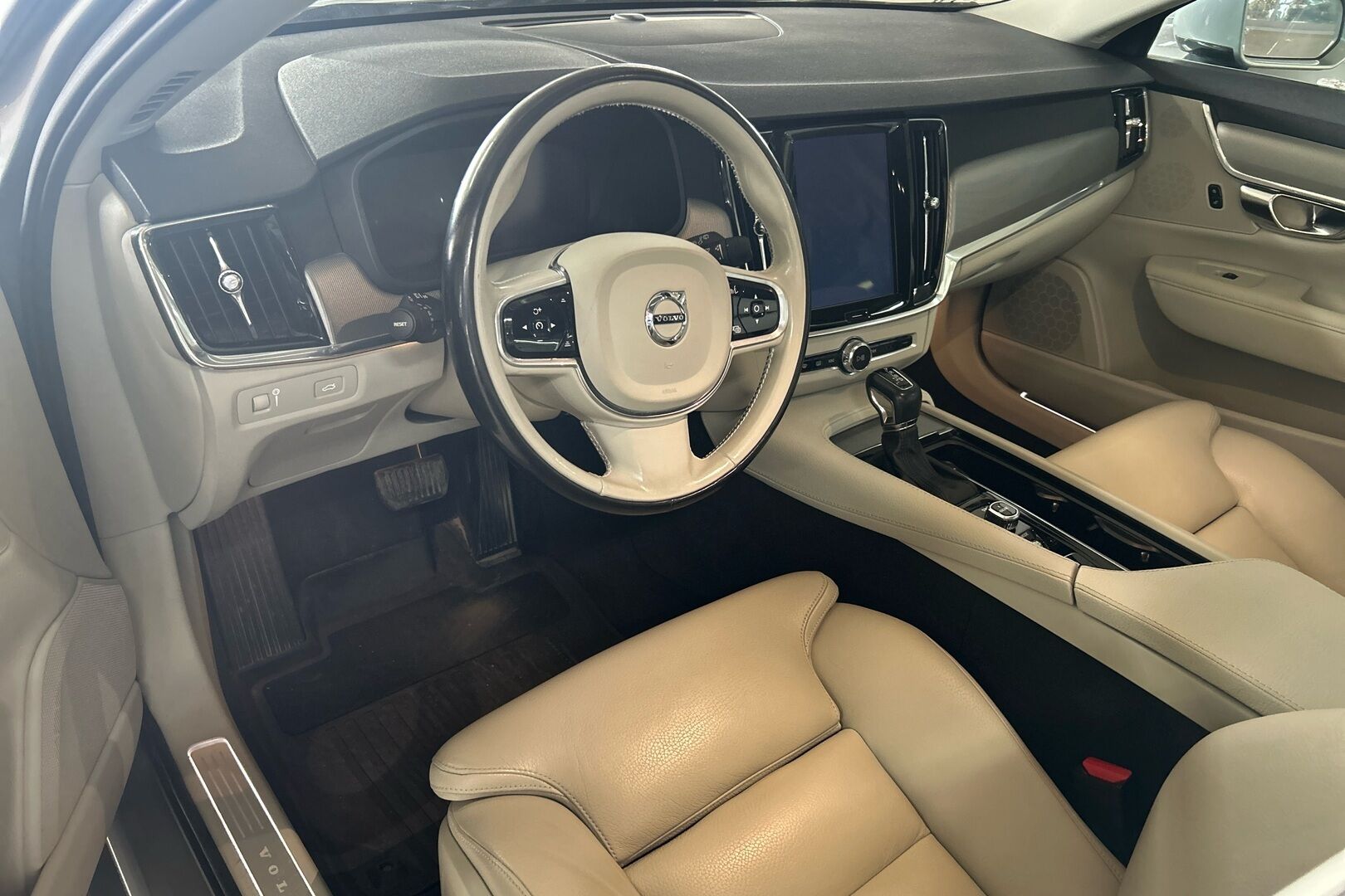 Volvo V90 iso kuva 1
