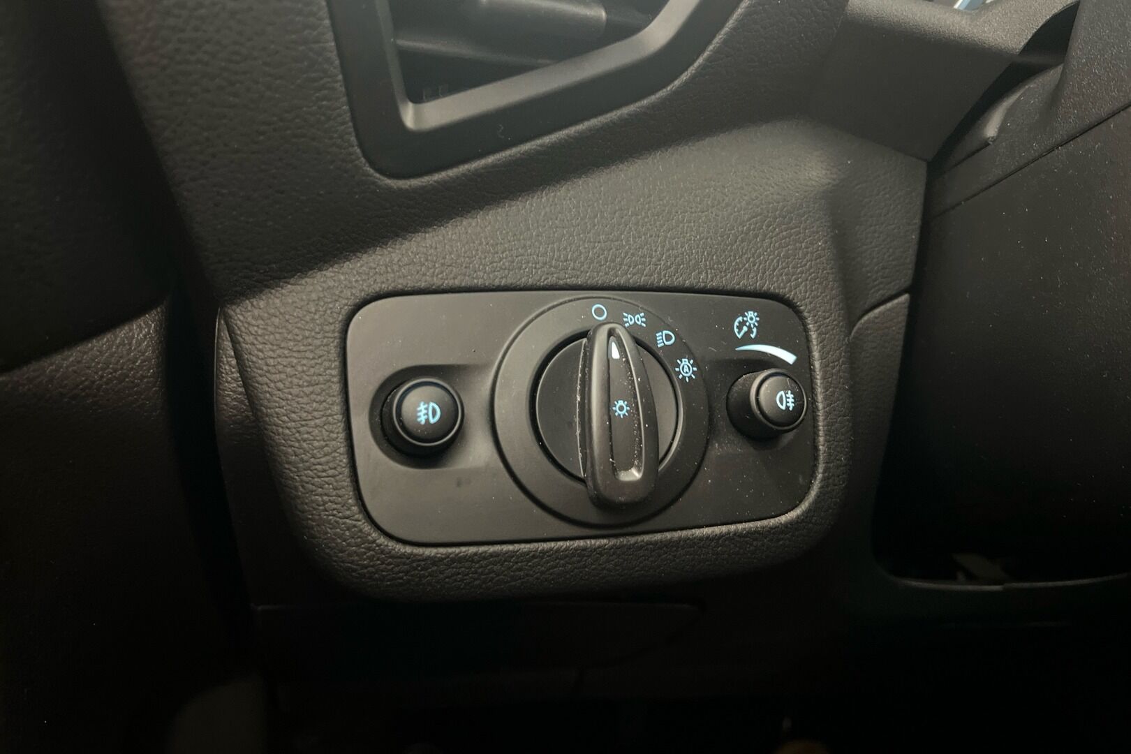 Ford C-Max iso kuva 13