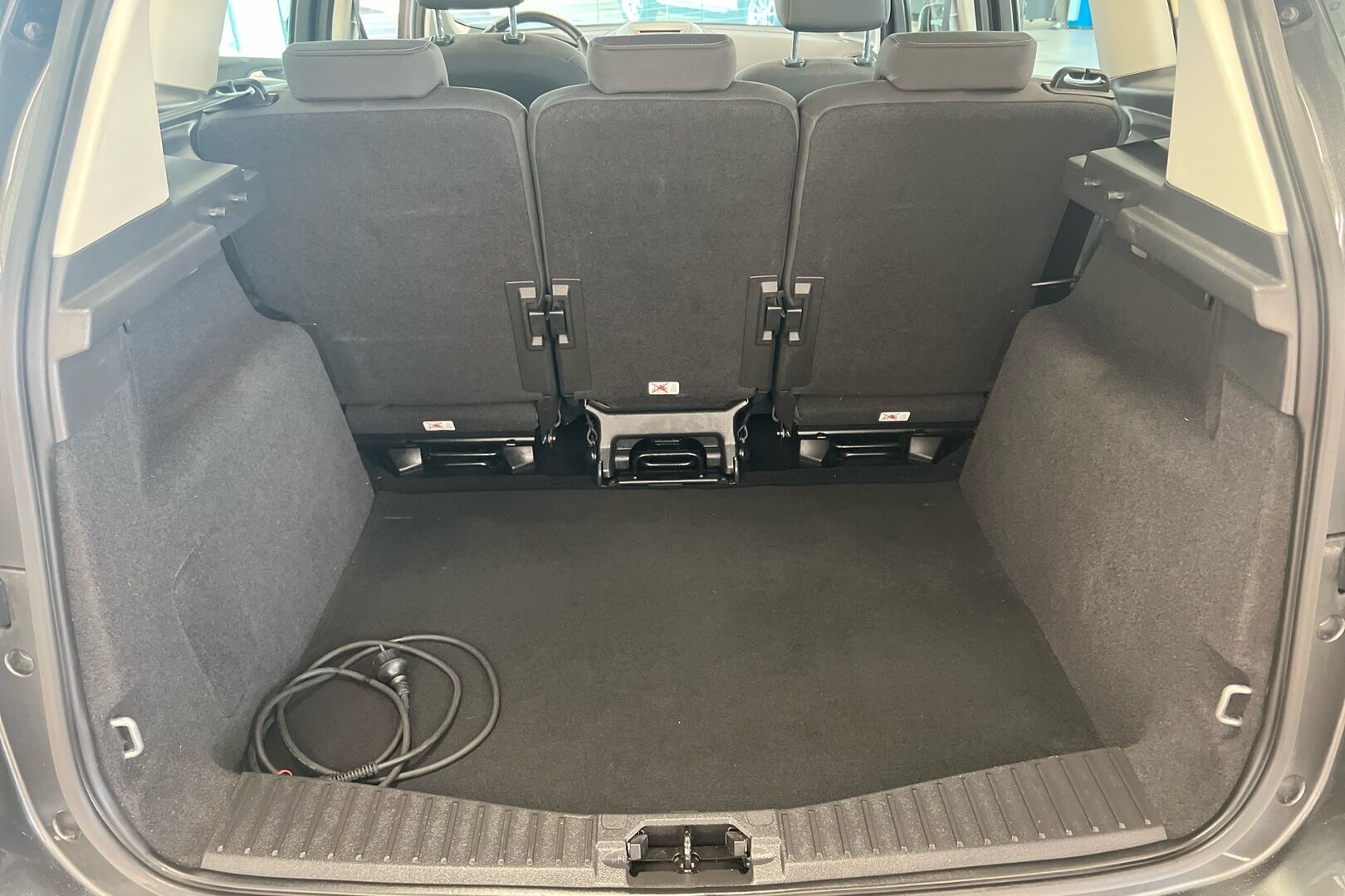 Ford C-Max iso kuva 14