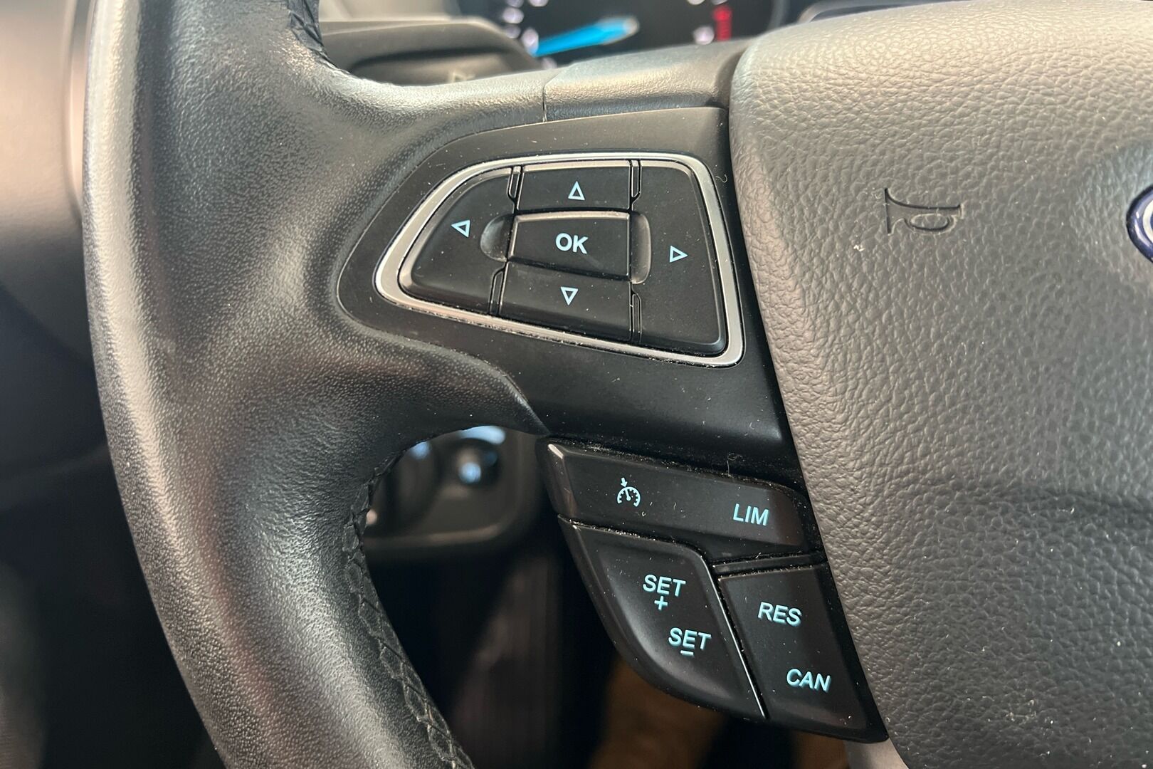 Ford C-Max iso kuva 15