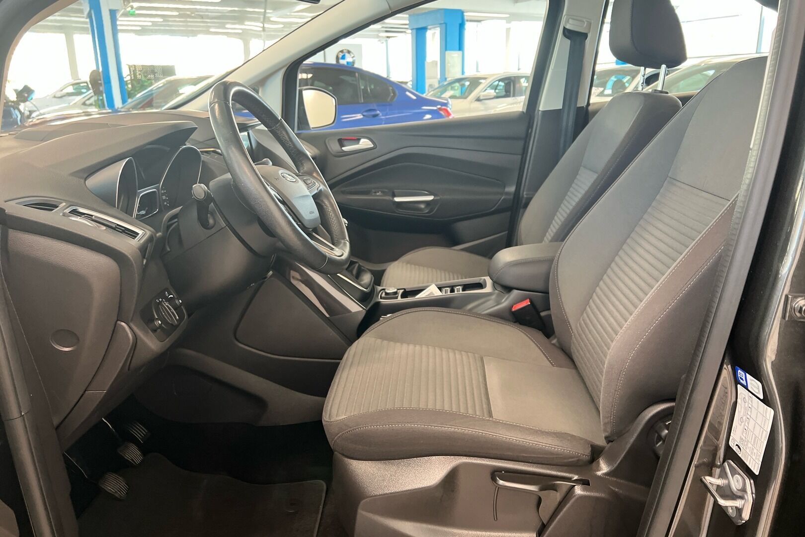 Ford C-Max iso kuva 3