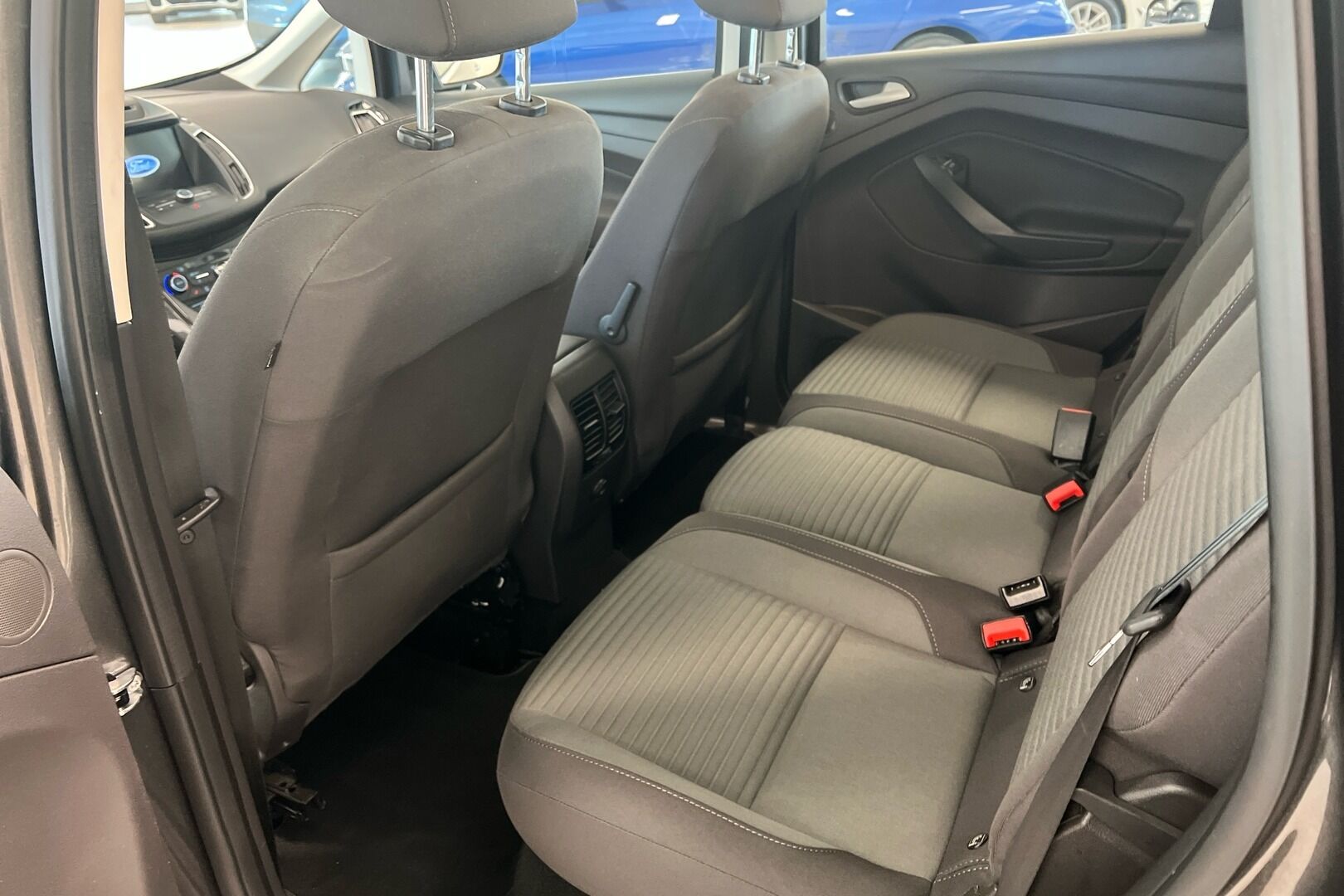 Ford C-Max iso kuva 5