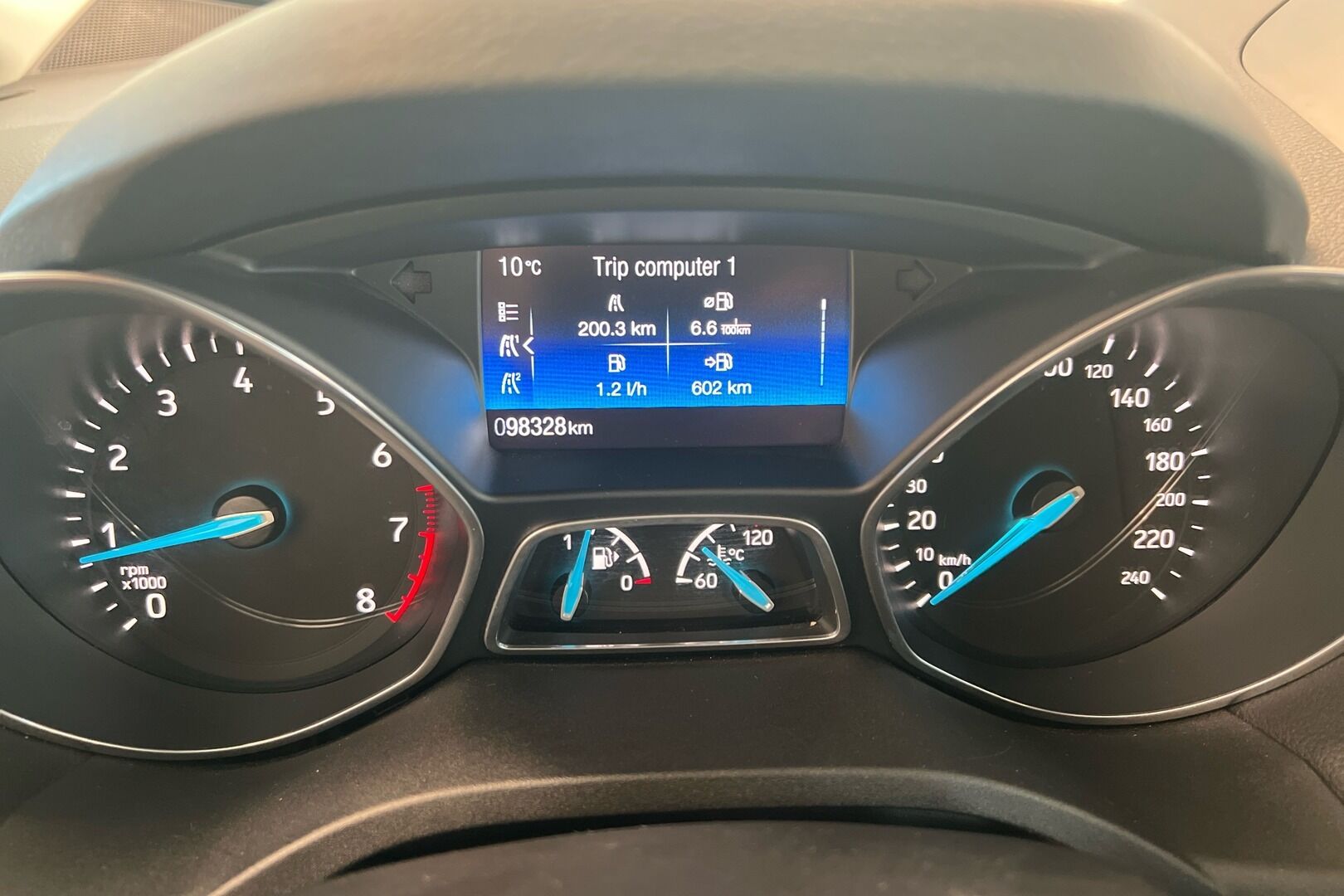Ford C-Max iso kuva 8
