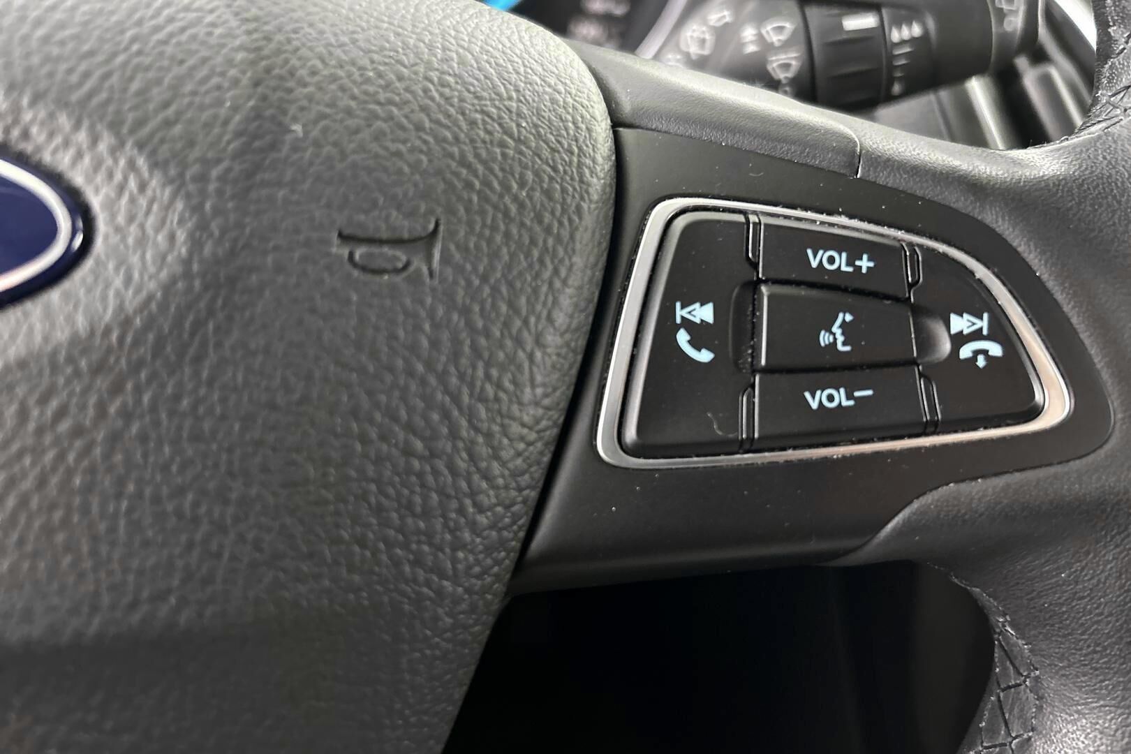 Ford Focus iso kuva 24