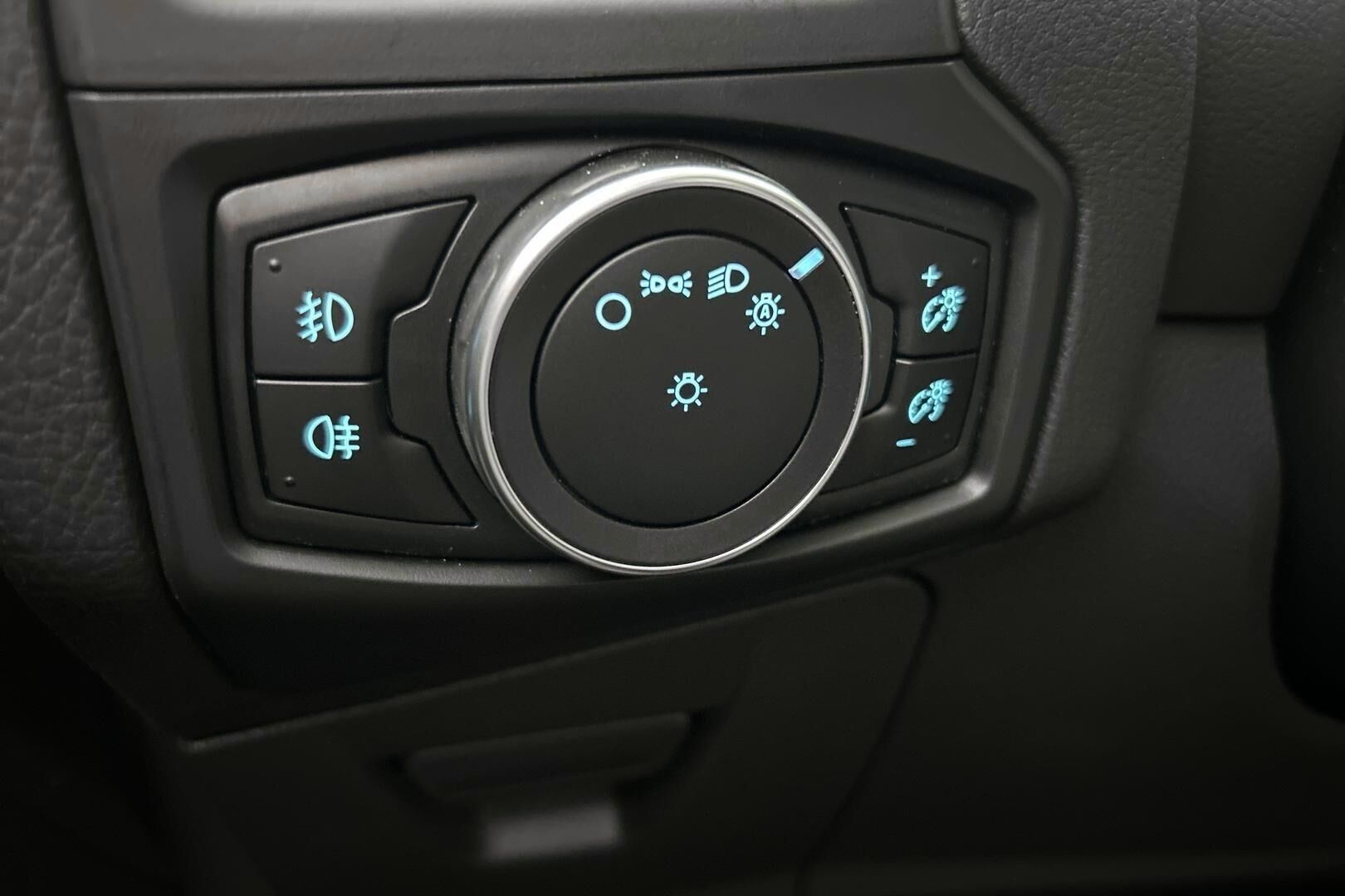 Ford Focus iso kuva 25