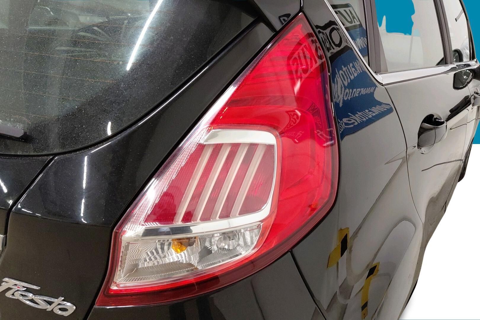 Ford Fiesta iso kuva 15