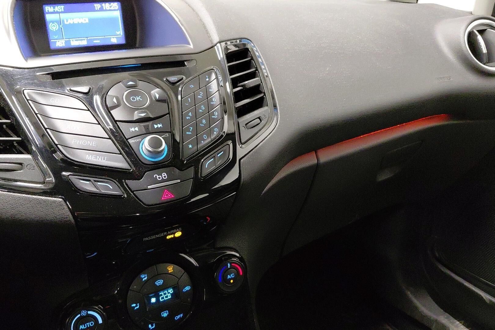 Ford Fiesta iso kuva 31