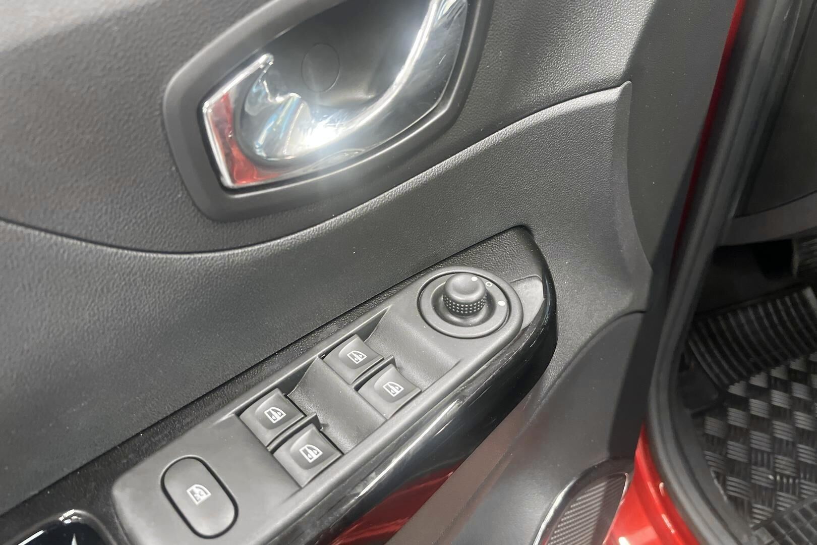 Renault Captur iso kuva 9