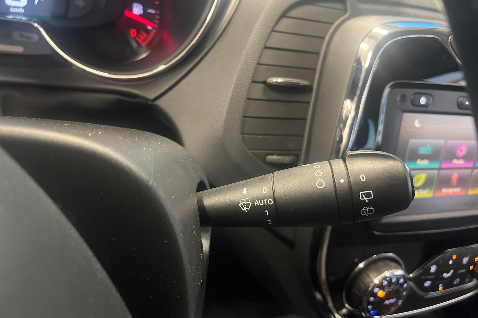 Renault Captur iso kuva 16