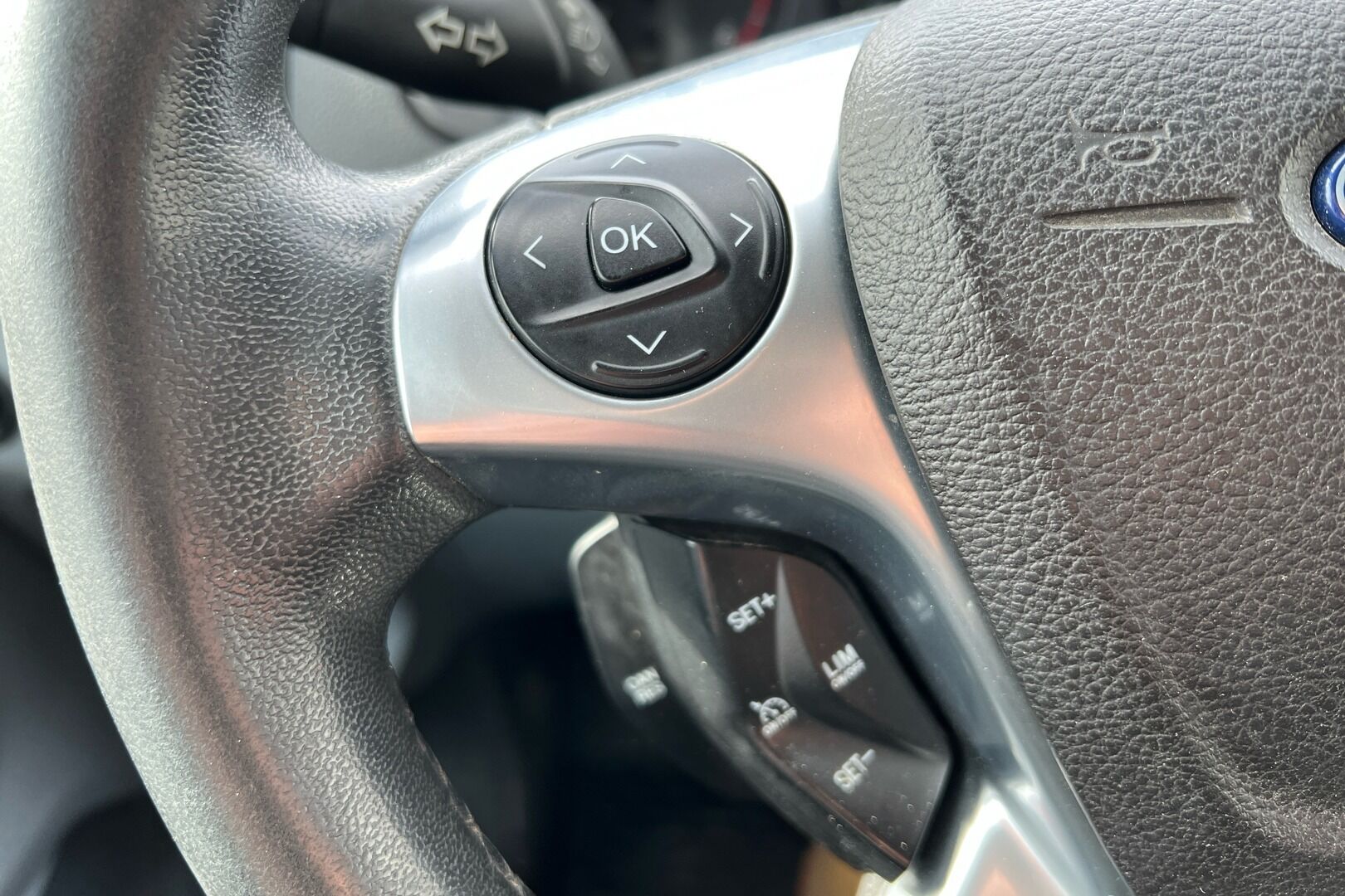 Ford Transit iso kuva 8