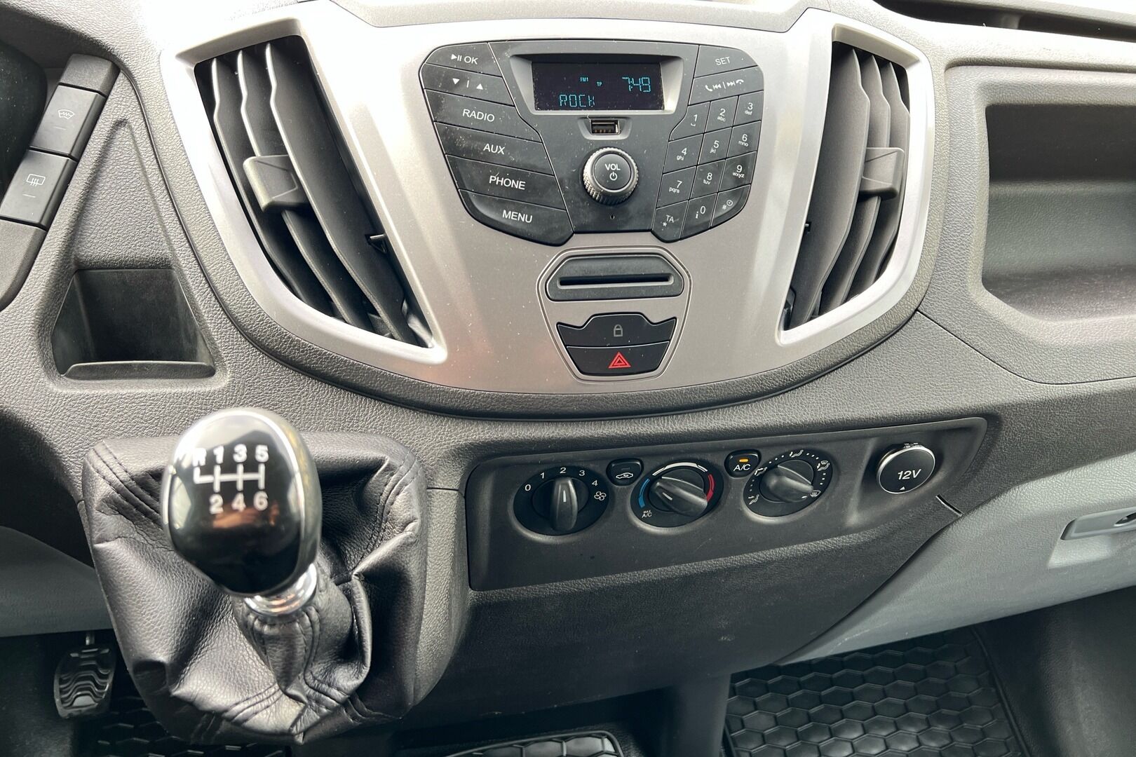 Ford Transit iso kuva 10