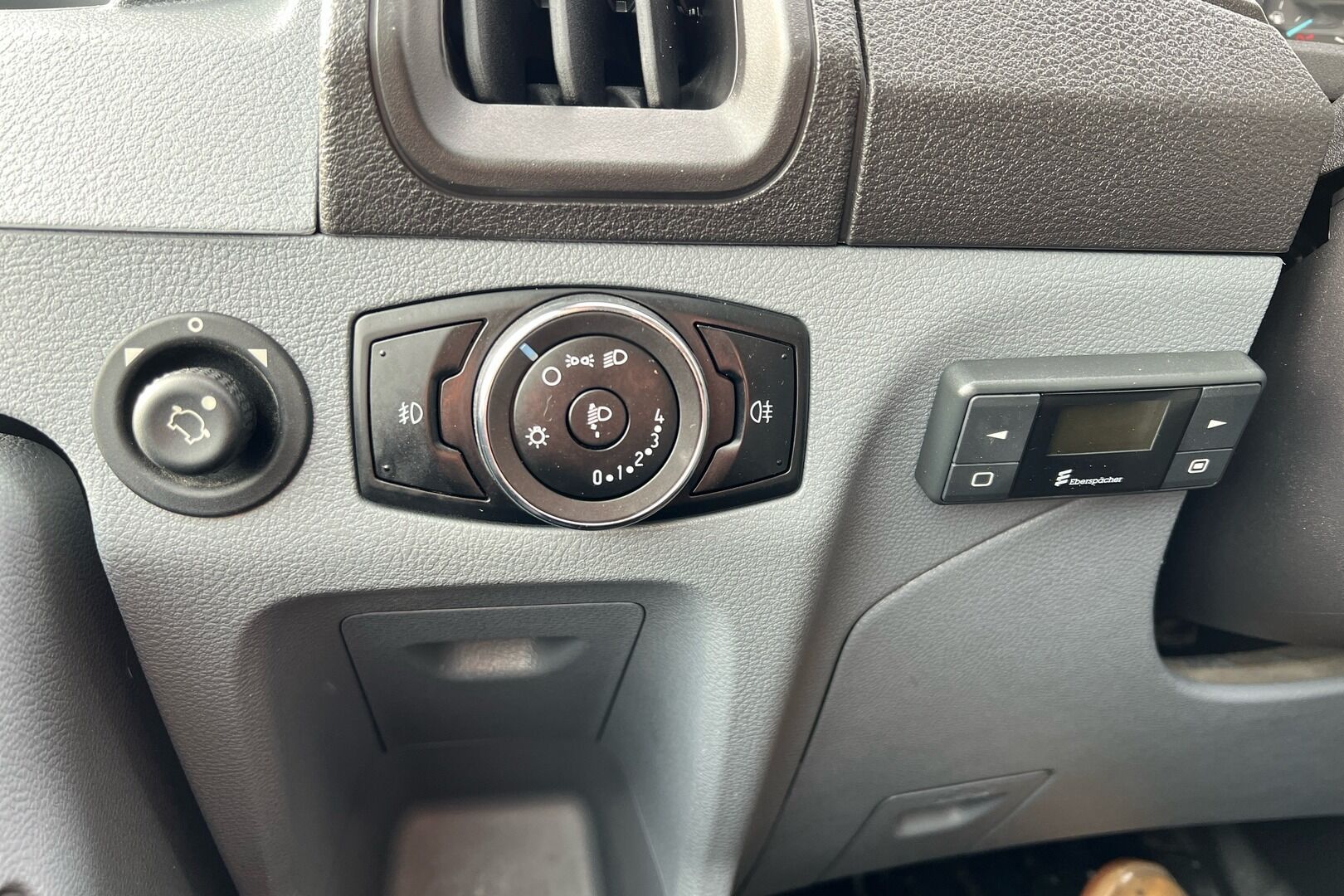 Ford Transit iso kuva 13