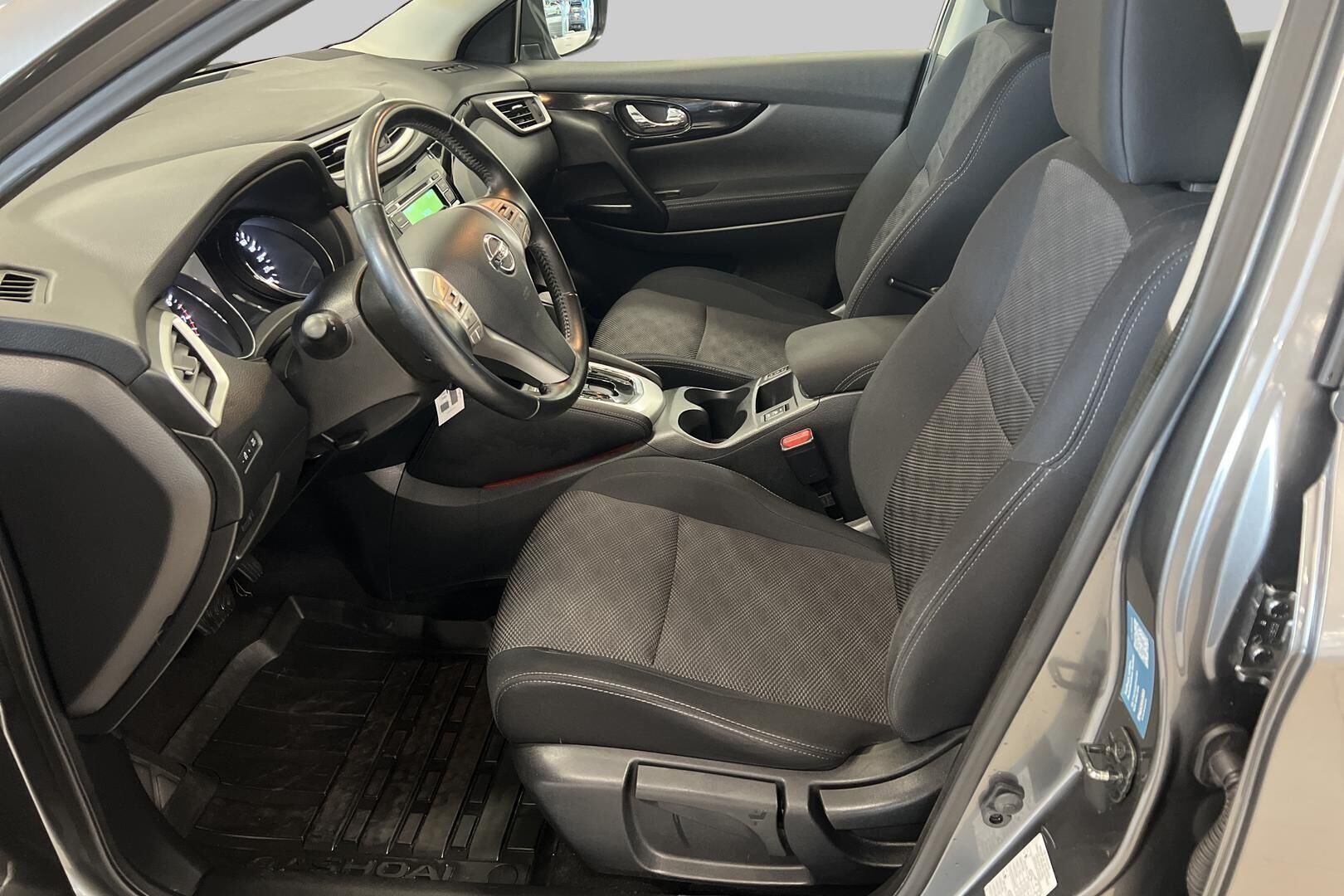 Nissan Qashqai iso kuva 9