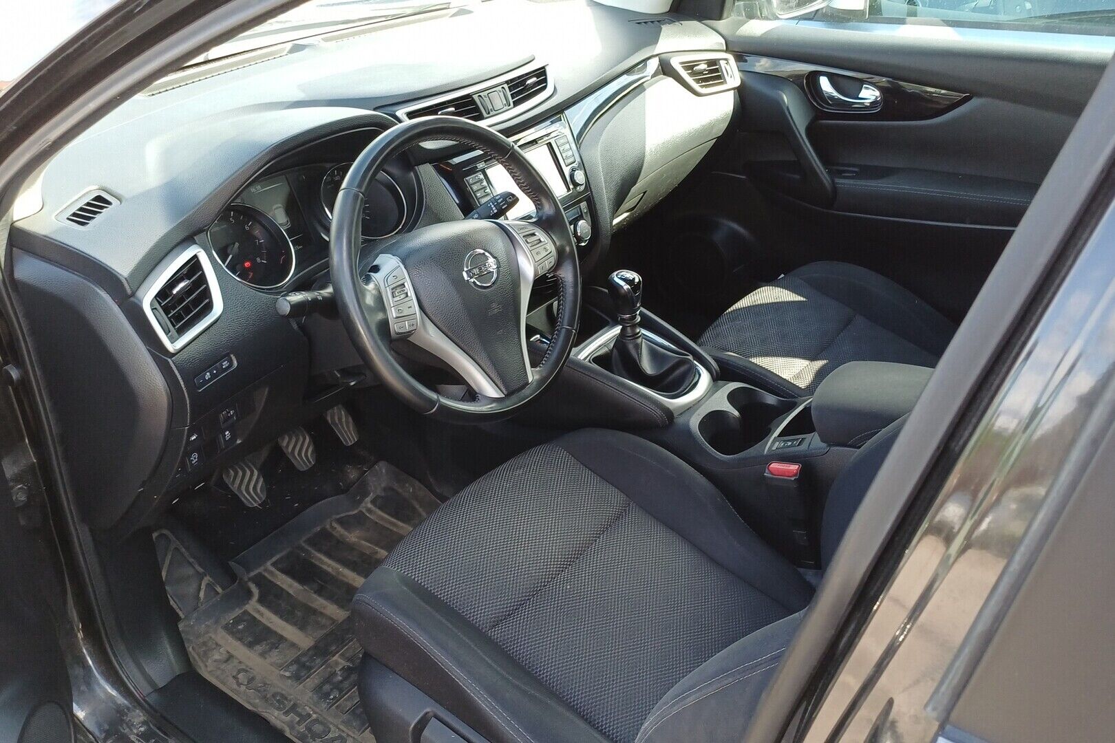 Nissan Qashqai iso kuva 1