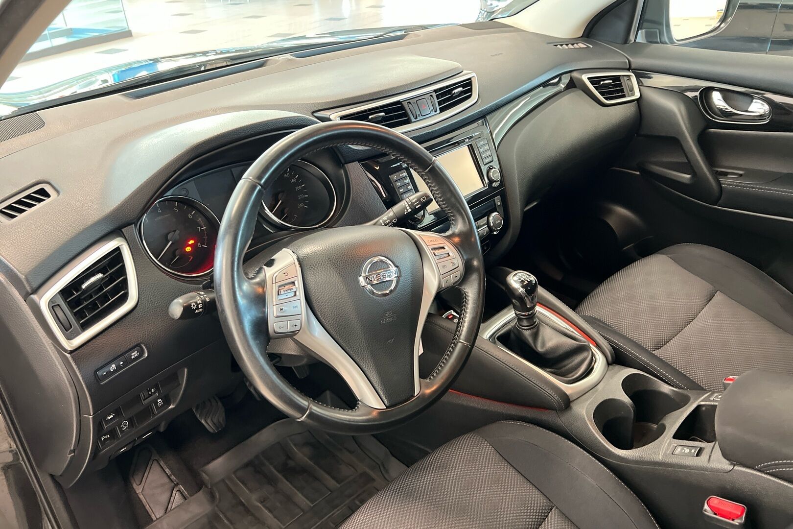 Nissan Qashqai iso kuva 6