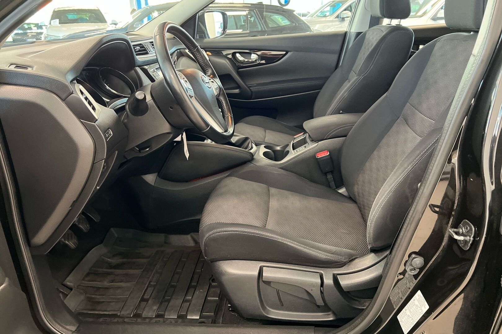 Nissan Qashqai iso kuva 7
