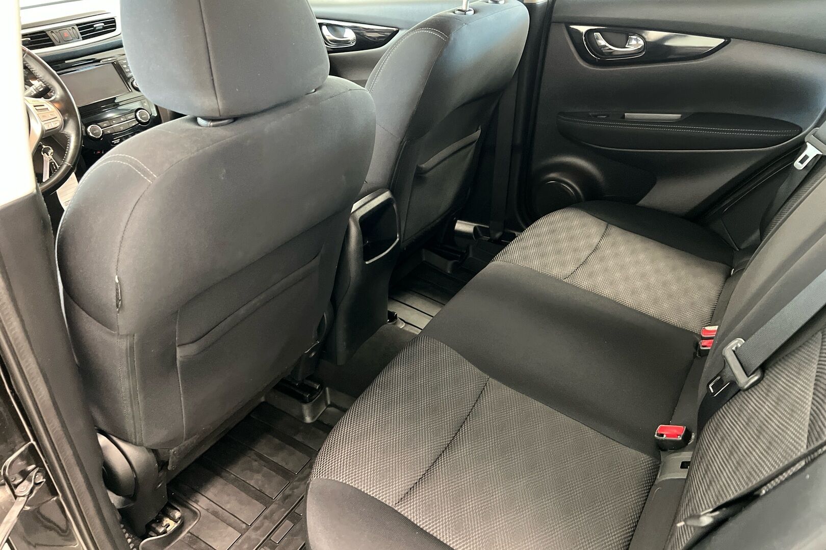 Nissan Qashqai iso kuva 8