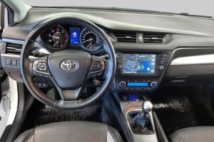 Toyota Avensis esikatselu 11