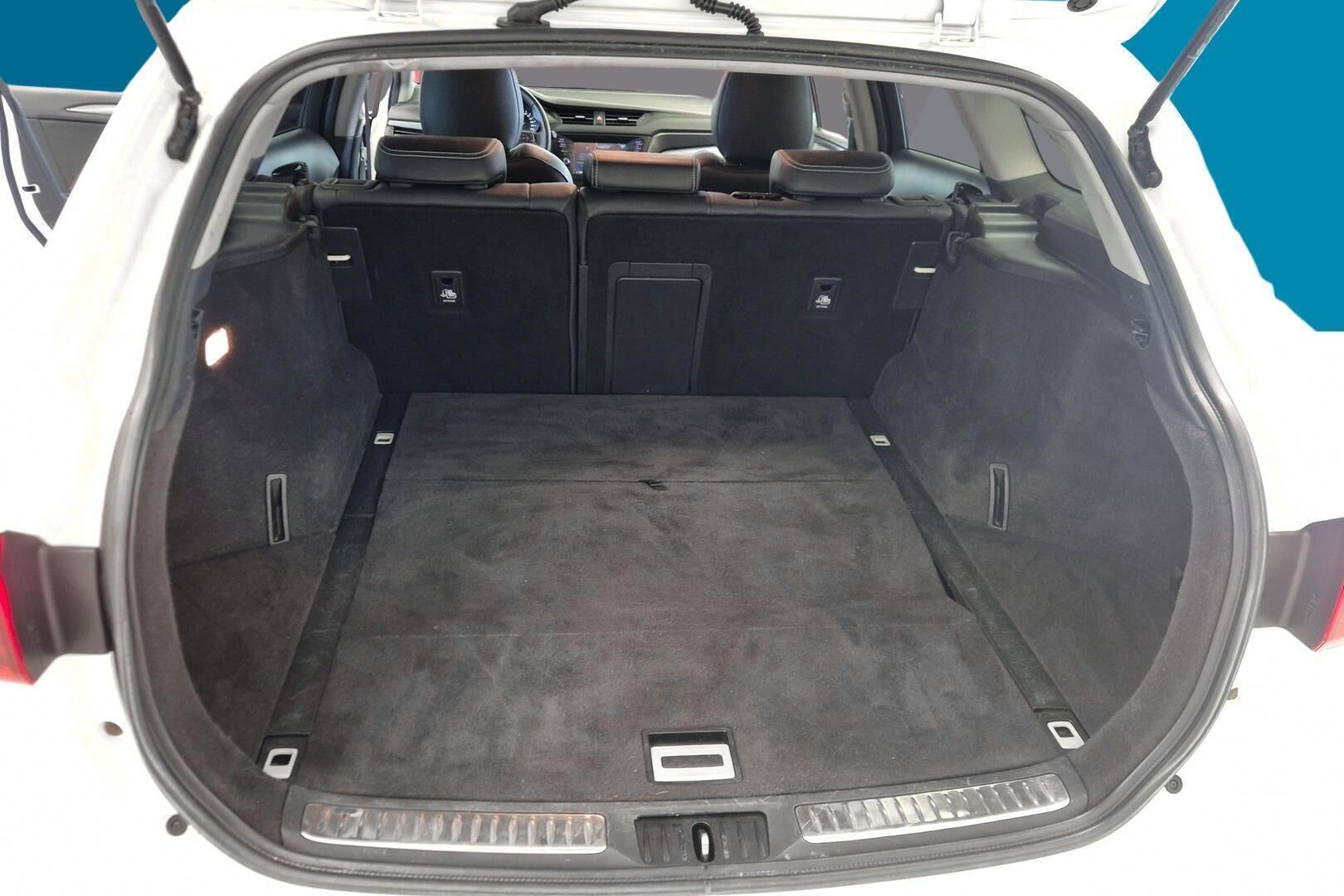 Toyota Avensis iso kuva 12