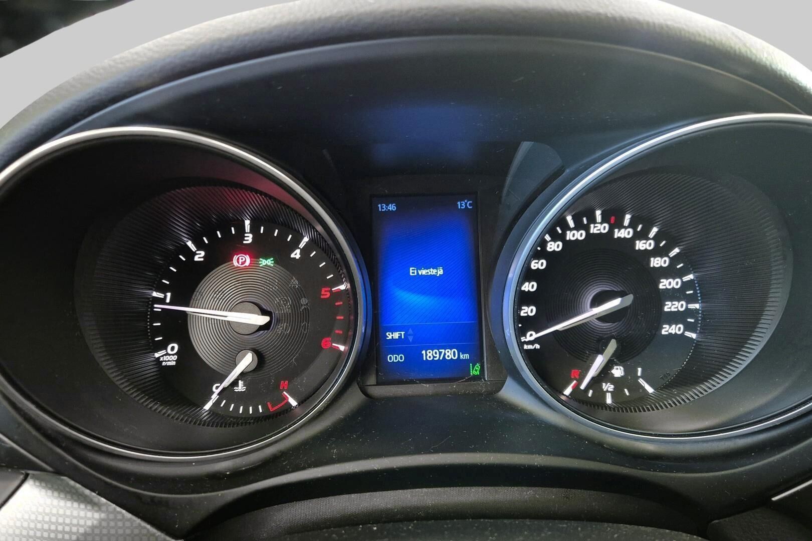 Toyota Avensis iso kuva 14