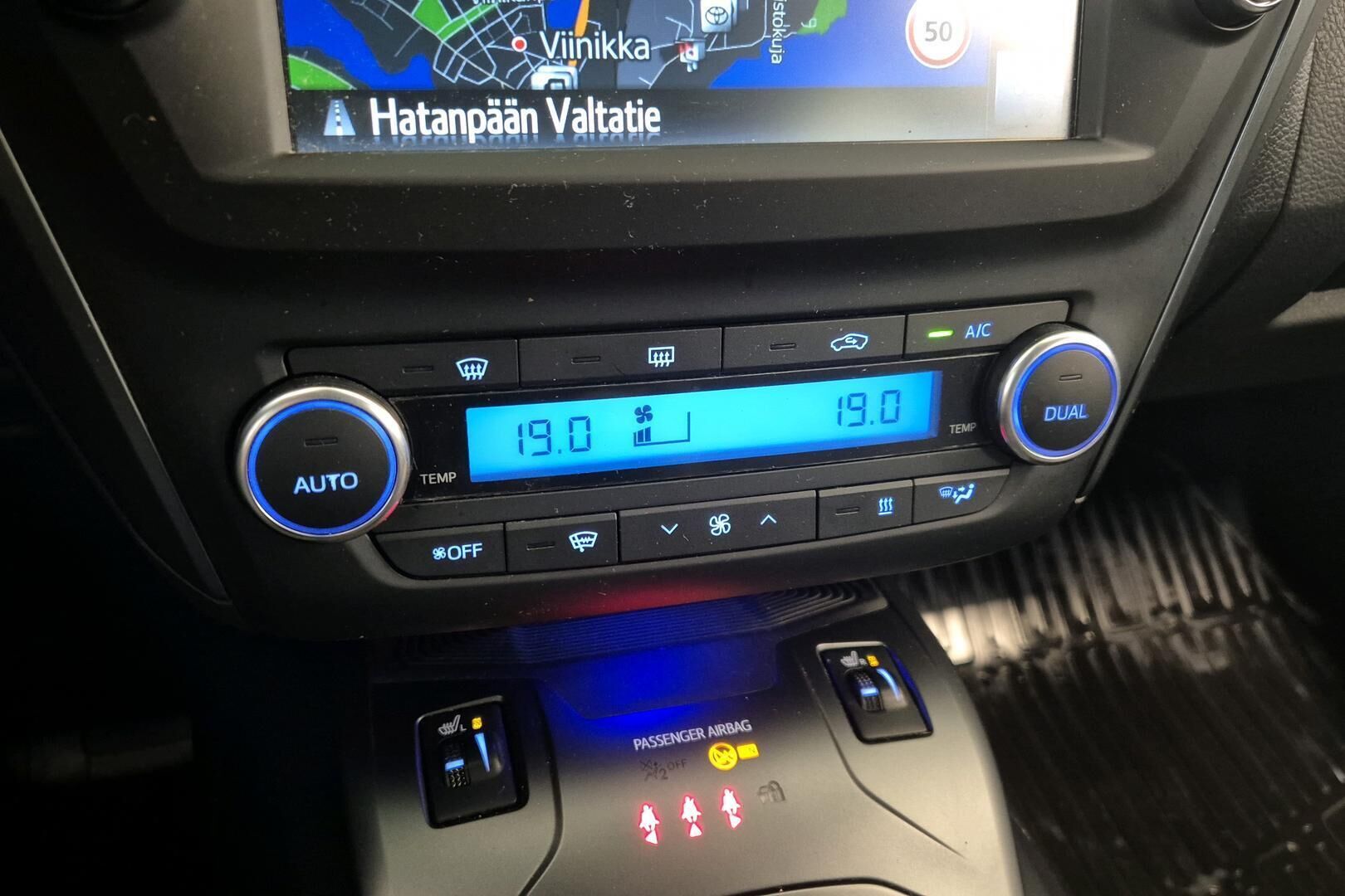 Toyota Avensis iso kuva 16